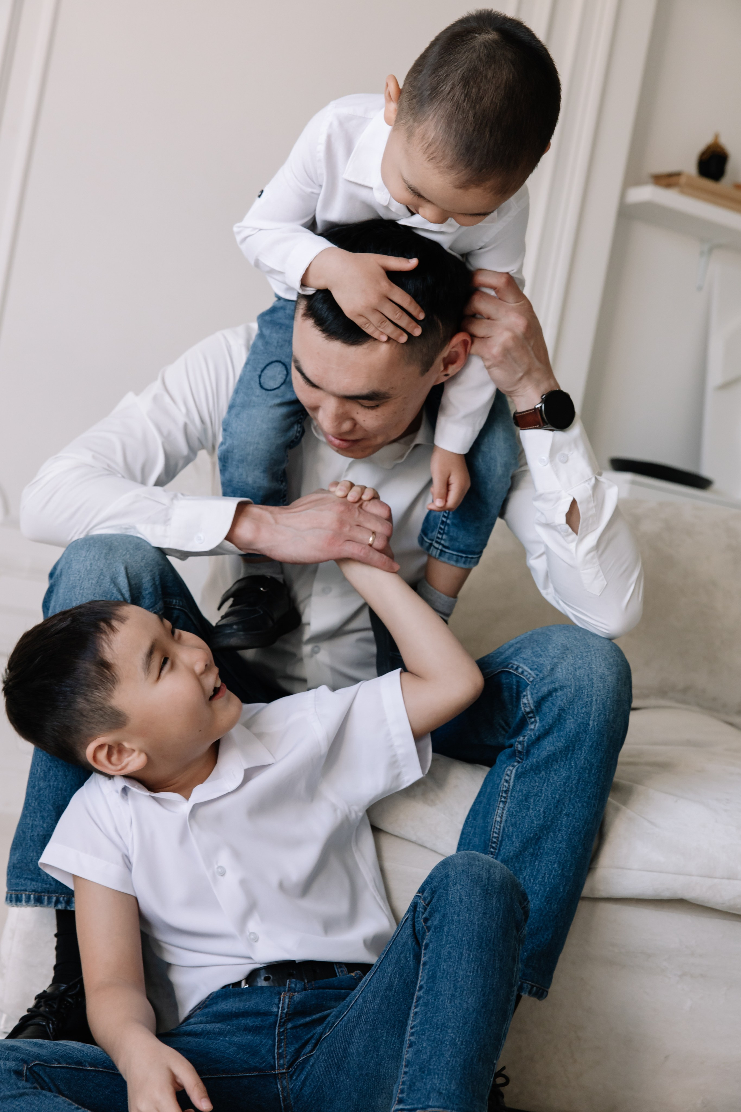 Семейная фотосессия в студии. Свадебный и семейный фотограф в Элисте Лиджик Сарлов