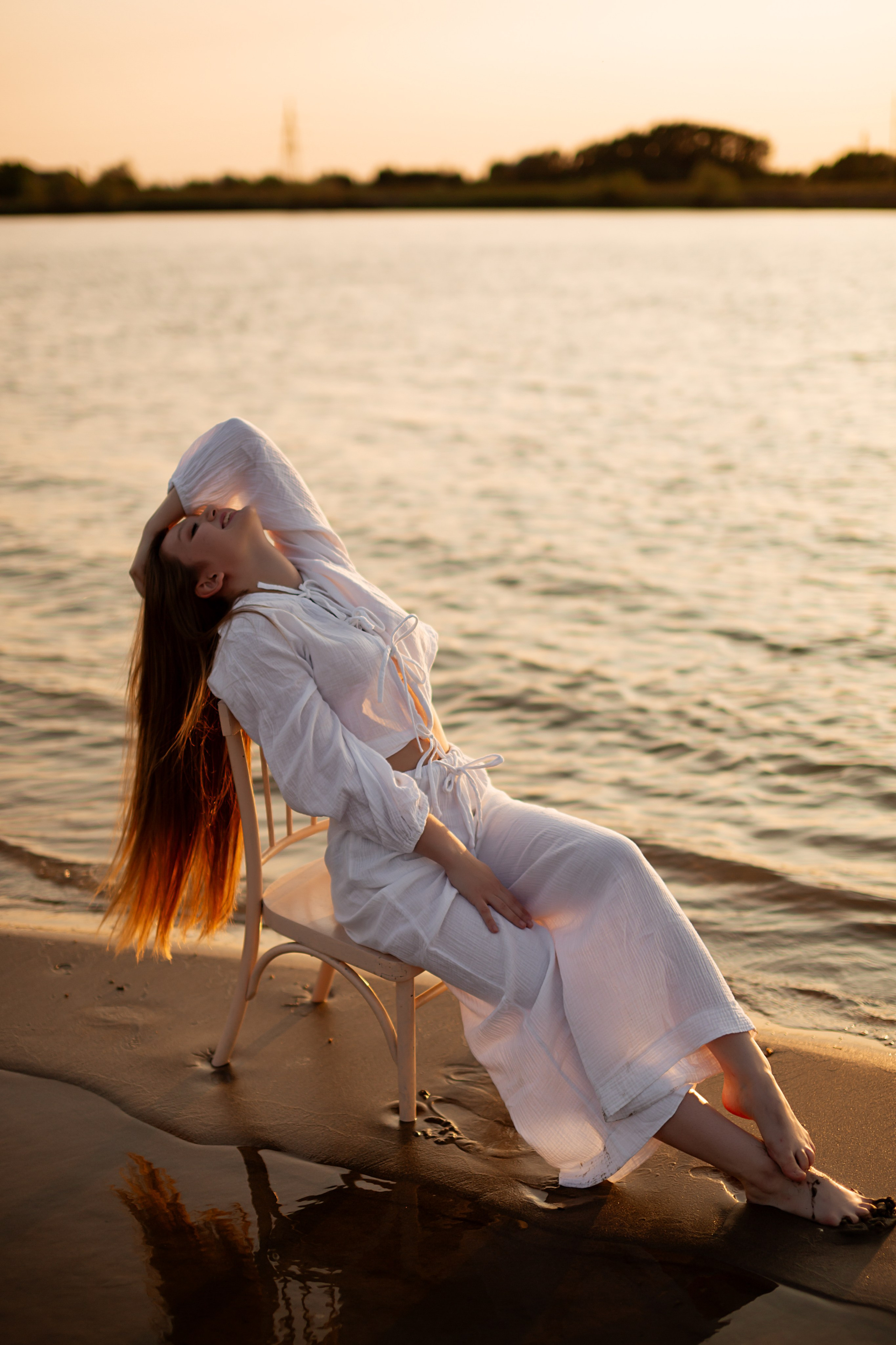 У воды. Https://malovafoto.ru