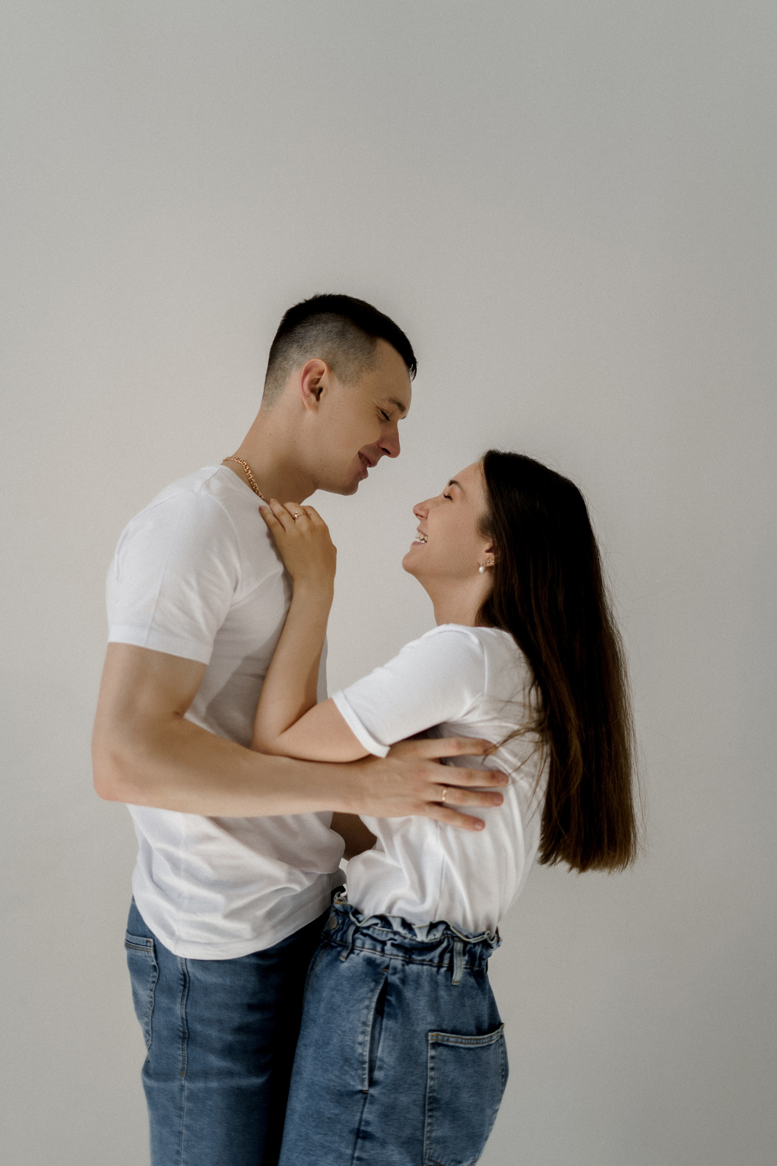 Фотосессия лав стори в студии сахалин. Фотограф сахалин