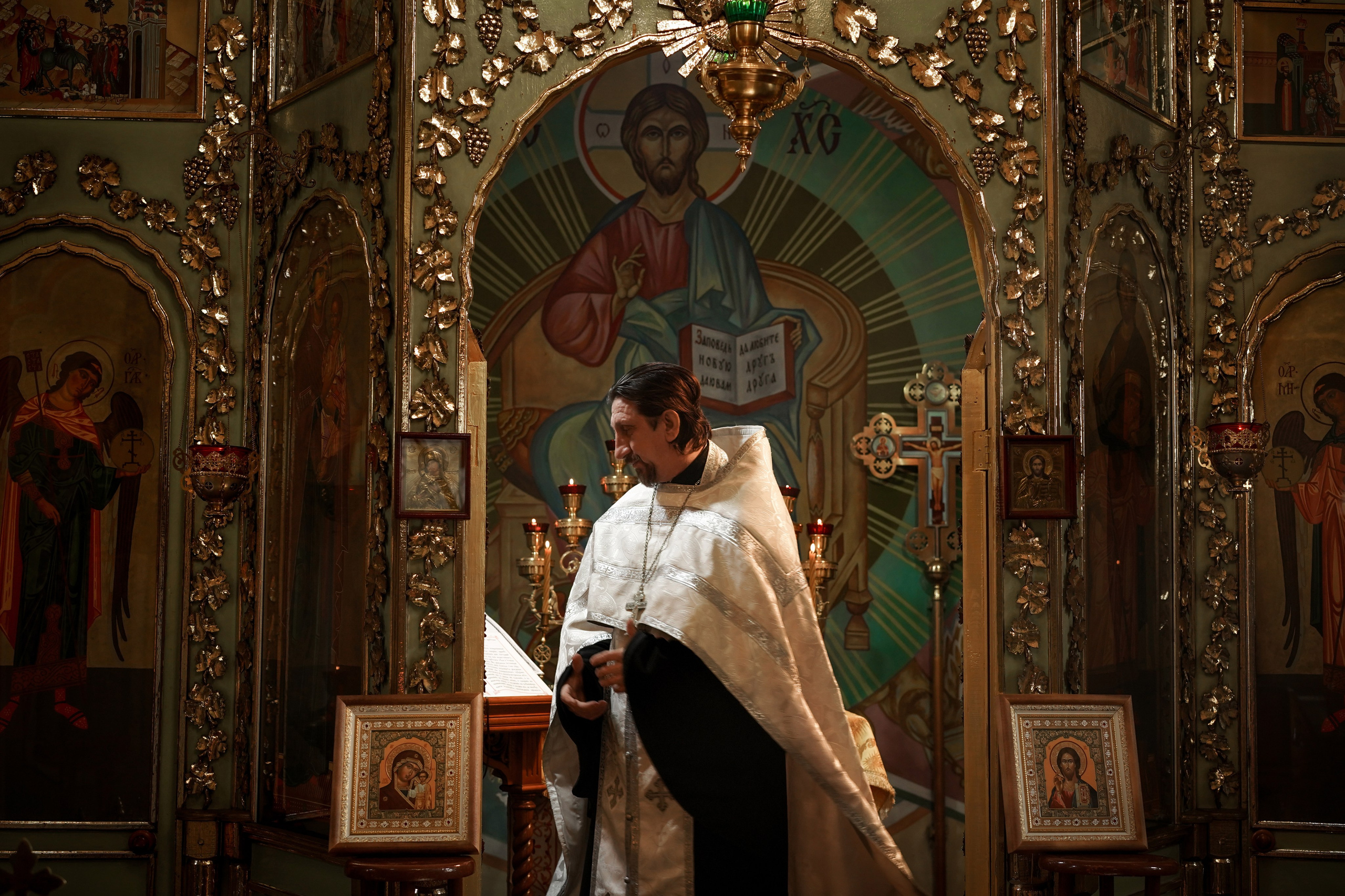 Венчание в Троицком храме. Свадебный фотограф в Ростове-на-Дону. Таинство Крещения и Венчания, семейные фотосессии. Алёна Чёботова