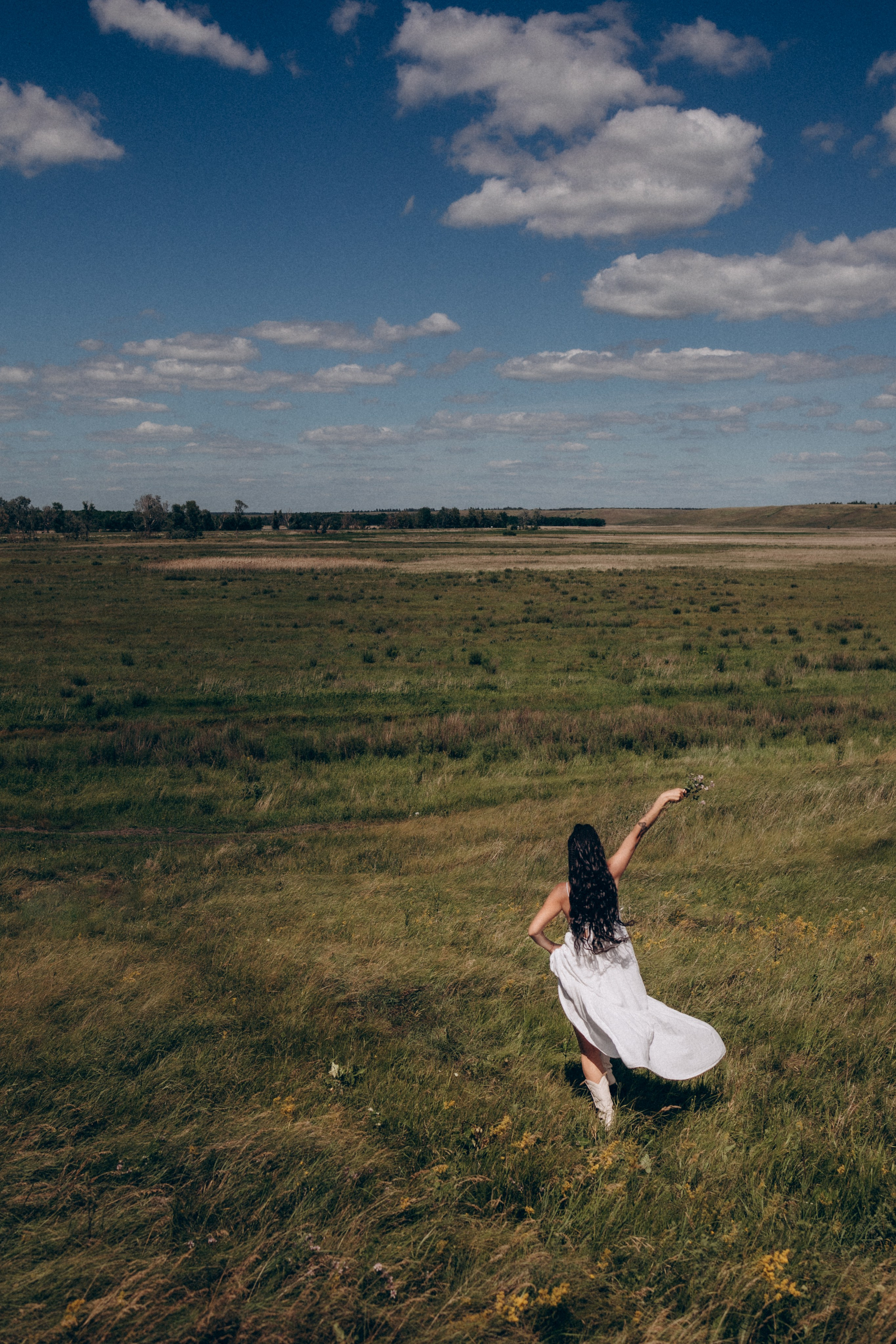 Александра в поле. Фотограф в Санкт-Петербурге Светлана Арестова