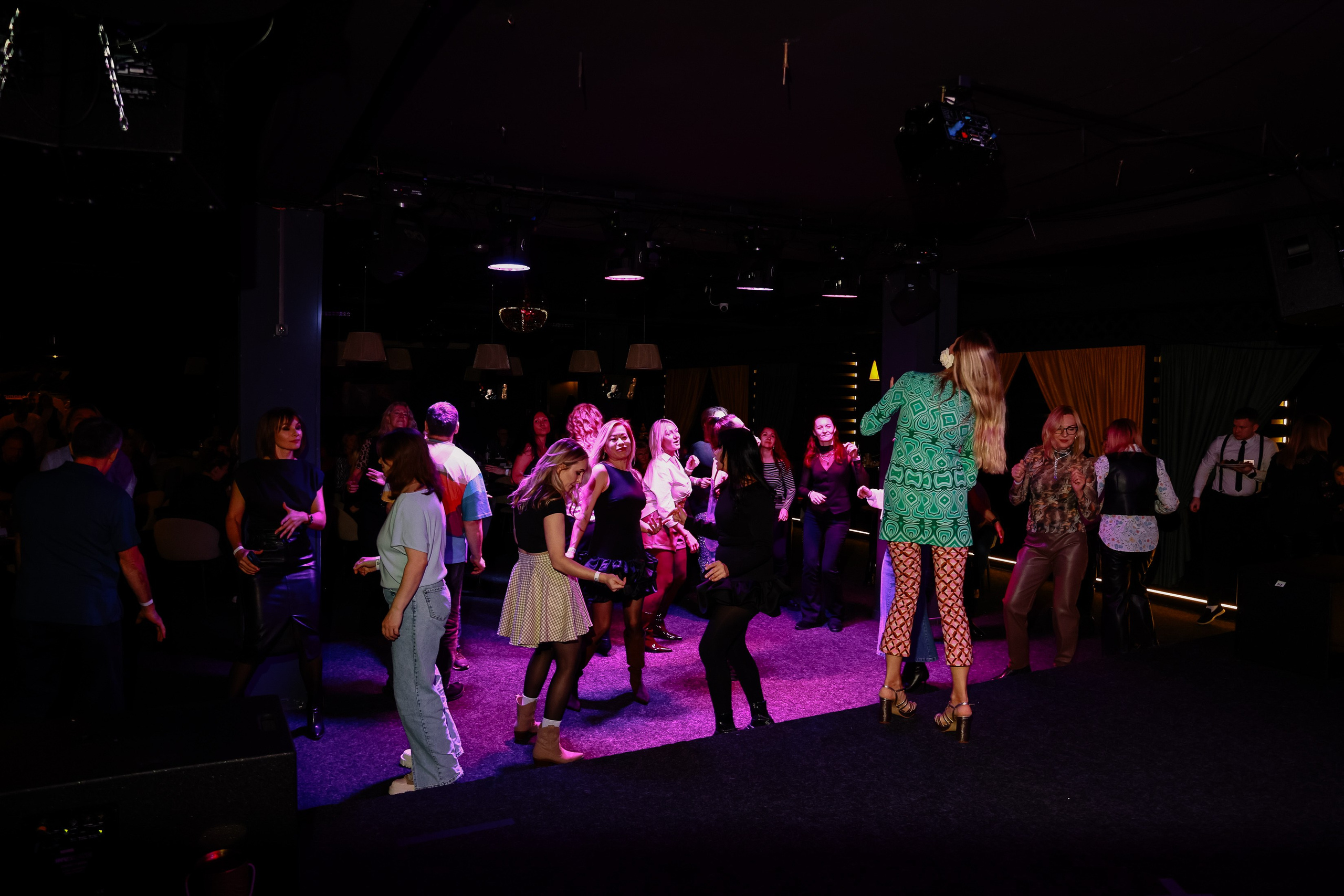 Дискотека под хиты 2000 в Истории. Фотограф Юлия Мальцева