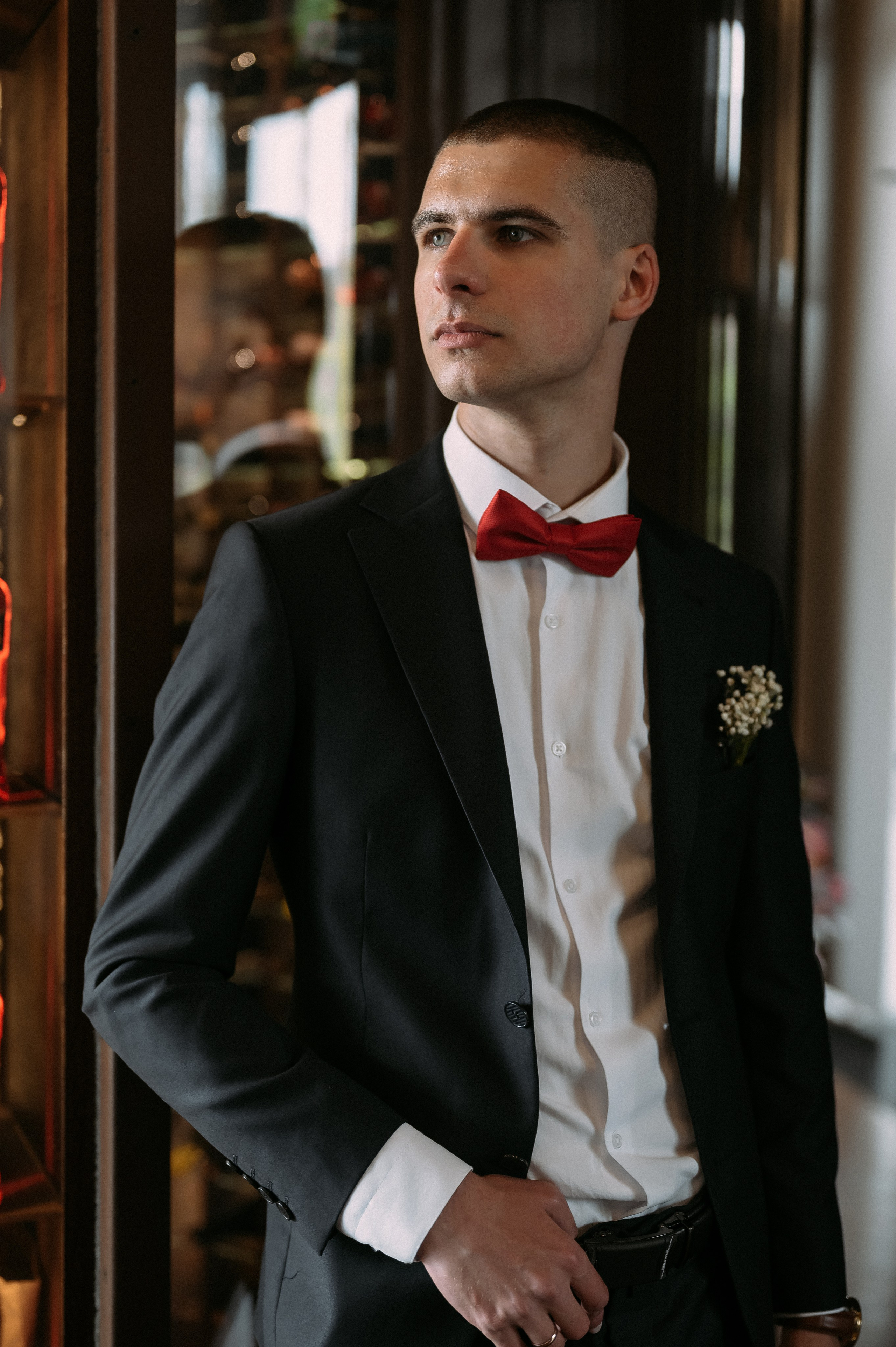 Свадебное утро и прогулка красивой яркой пары. Свадебный и семейный фотограф в Симферополе Дарья Маркова