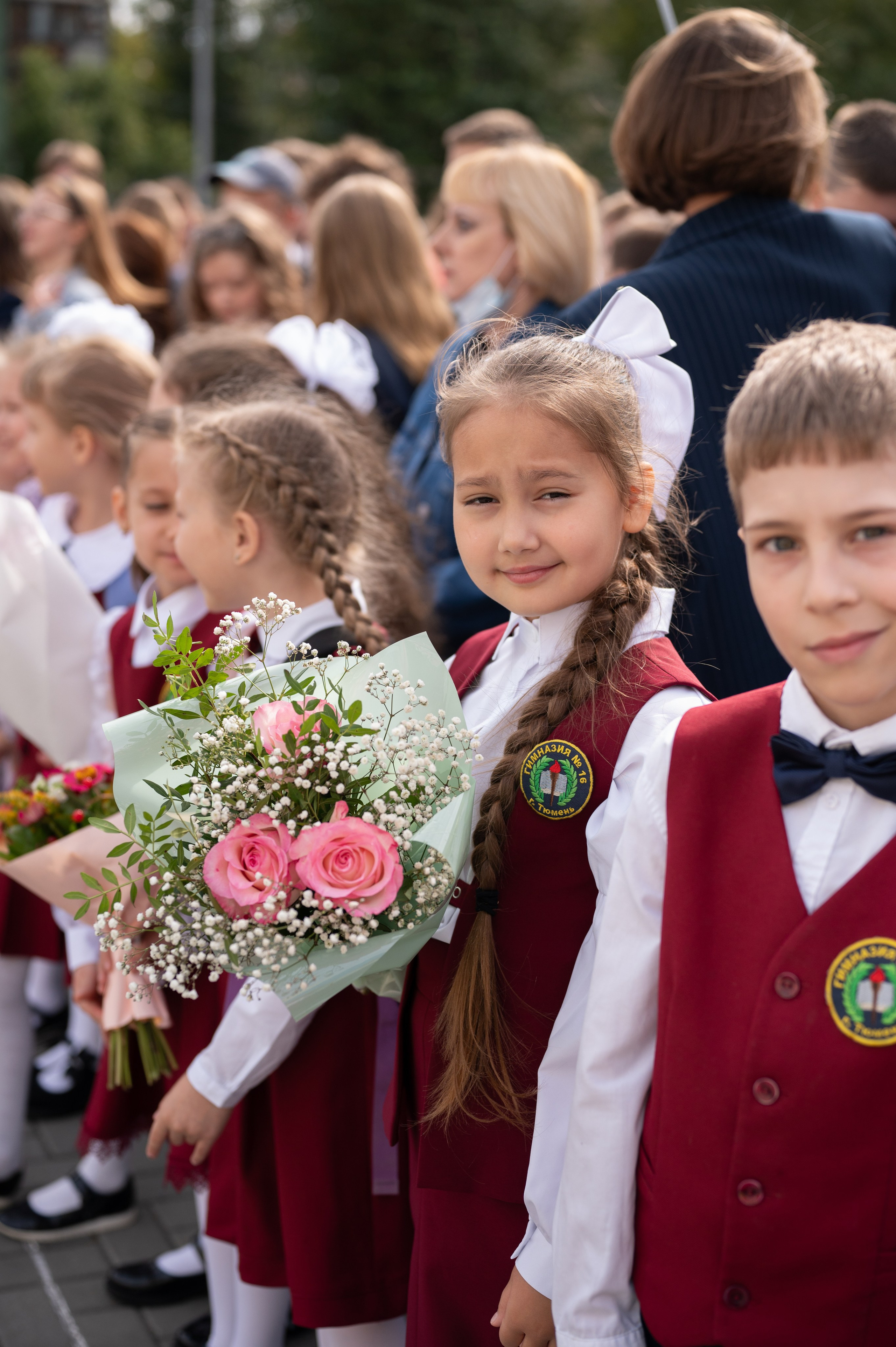 1 сентября 16 гимназия 2 класс (линейка + в классе+ на улице). Фотограф новорожденных, семейный детский в Тюмени Татьяна Морозова