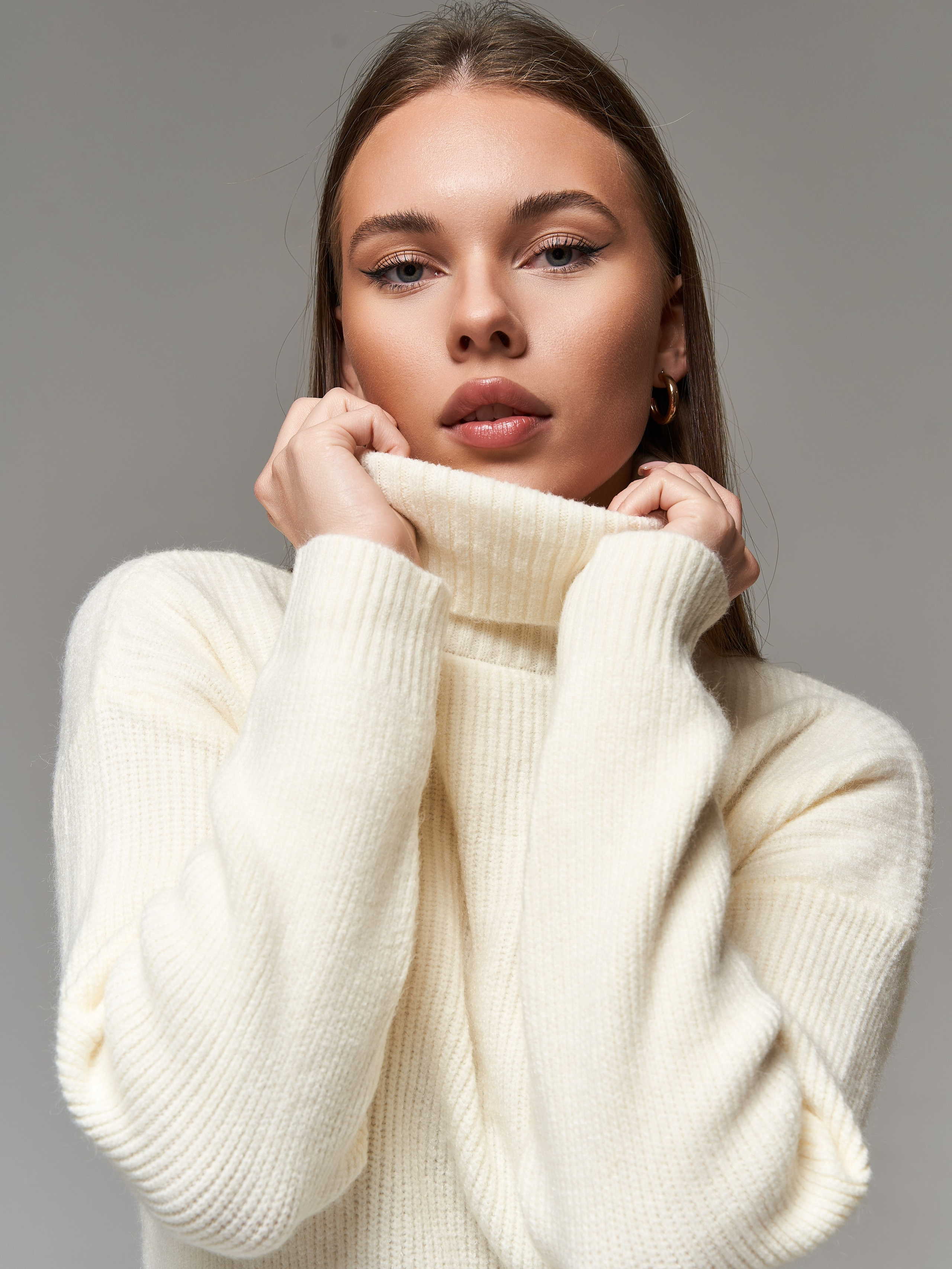 Женский свитер. Фотограф для маркетплейсов в Москве