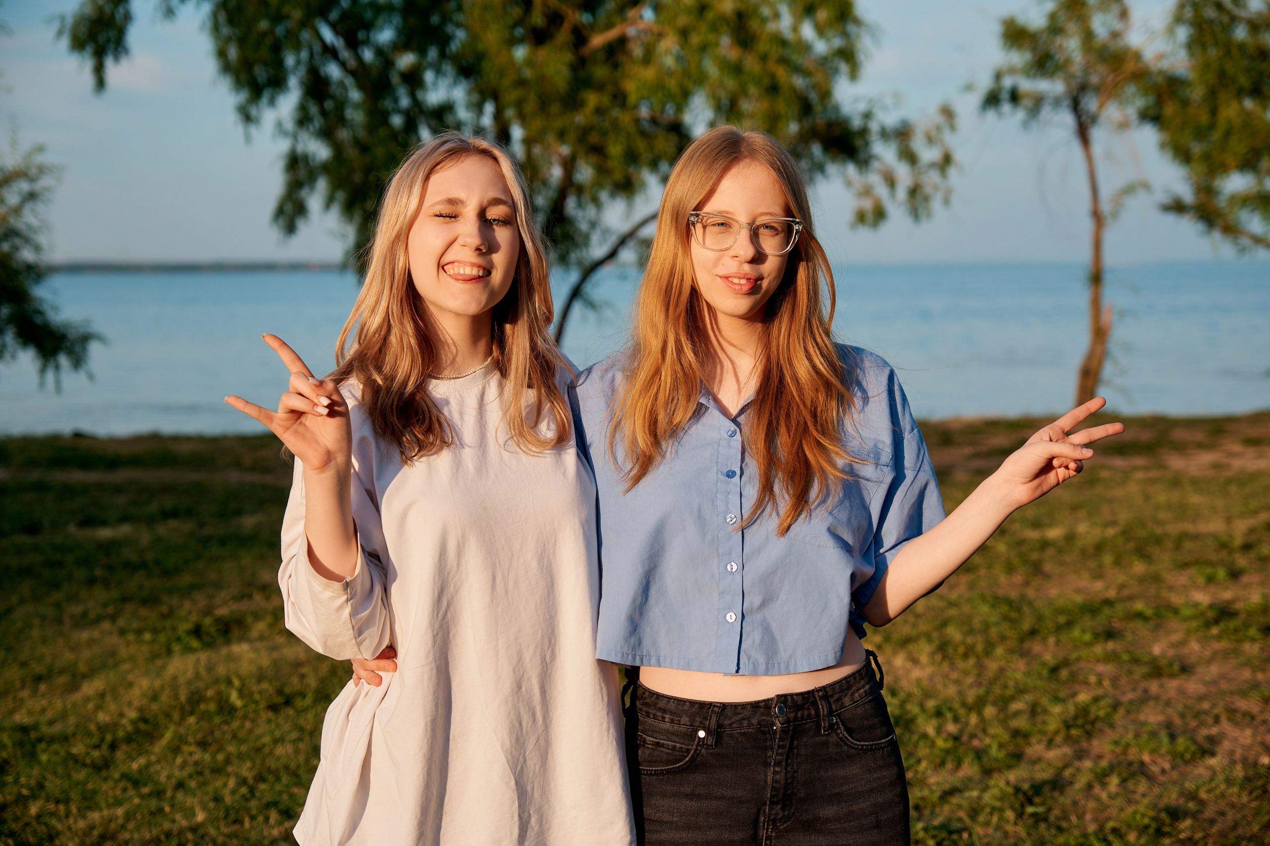 Съемка для папок. Чеховская набережная. Пикник 9 класс. Фотограф Таганрог Анна Трайжон