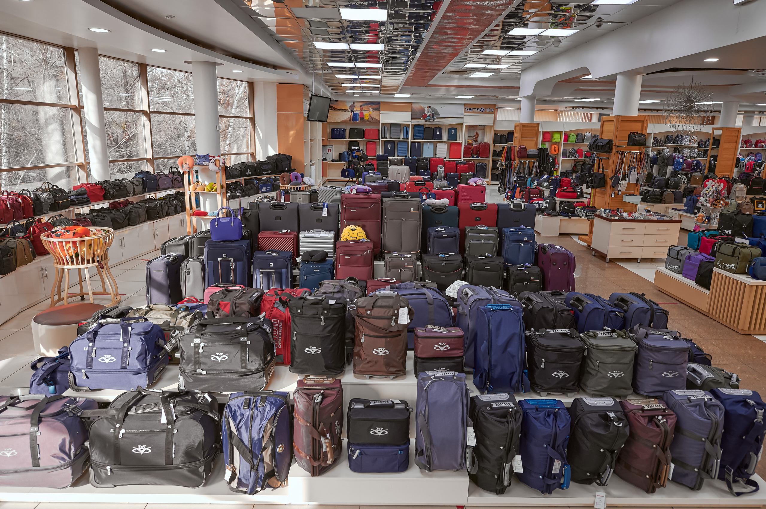 Портфолио по интерьерной и экстерьерной фотосъёмки: Мир Сумок — Правый берег. Фотограф Яковлев Роман — Красноярск