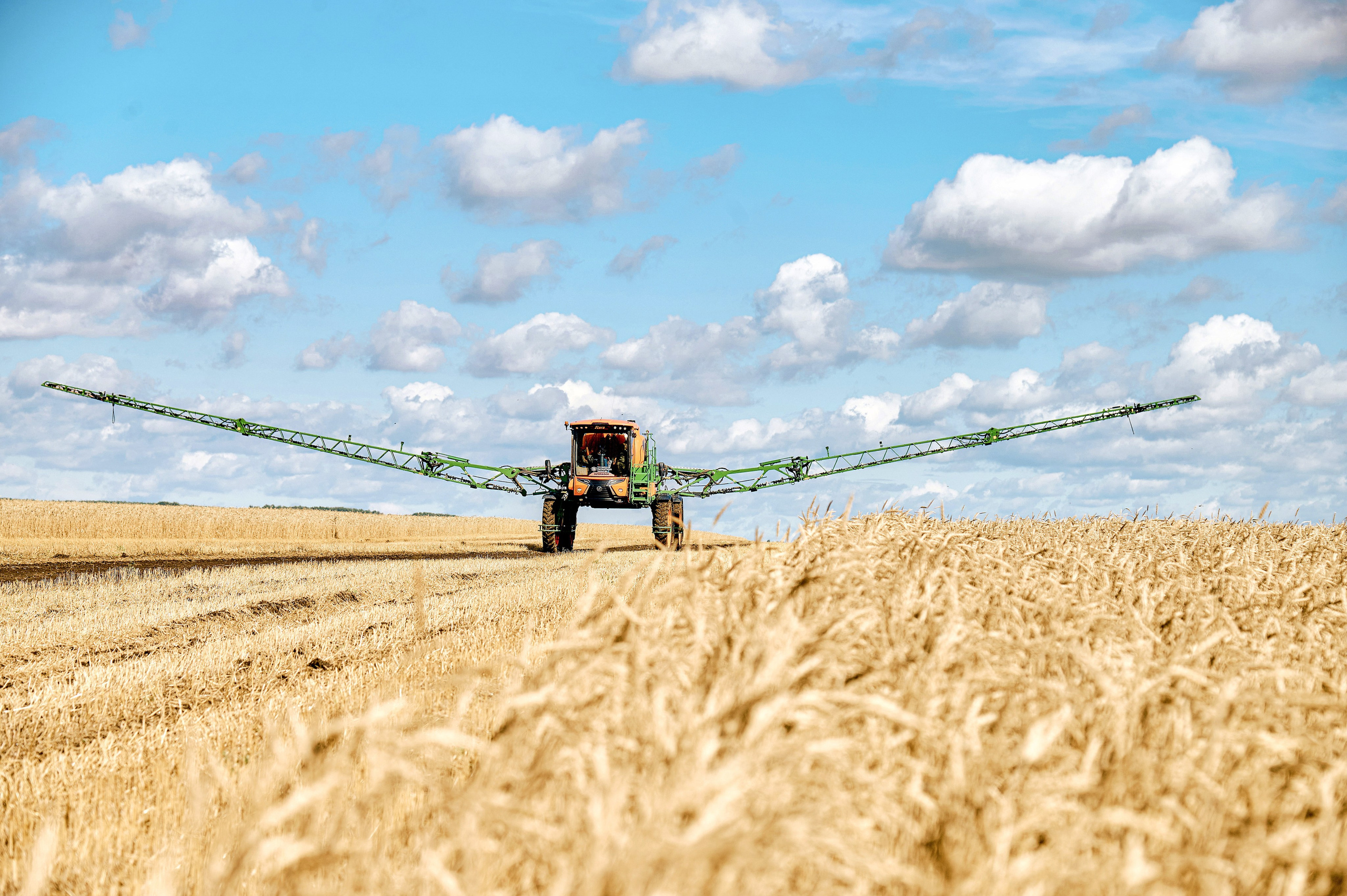 Сельхозтехники Галактика — представление в работе близ г. Абакан. Фотограф Яковлев Роман — Красноярск