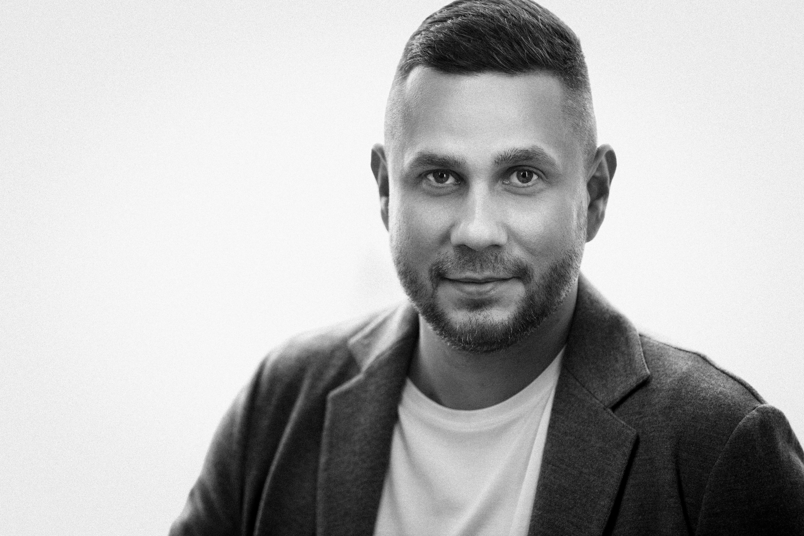 Деловой портрет в интерьере. Бизнес-портрет | Хедшот-фотограф | Студия делового портрета в Москве