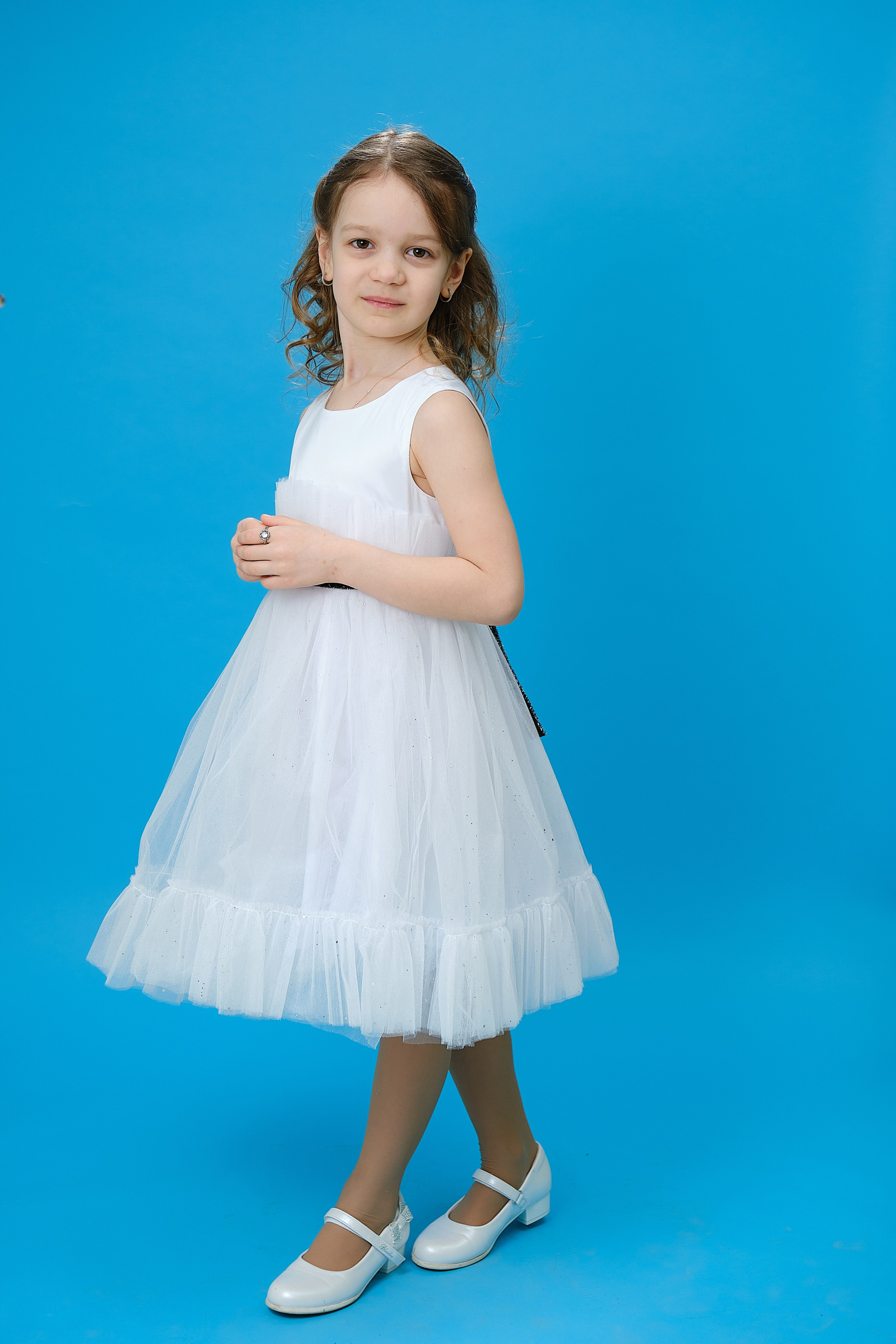 портрет девочки в полный рост