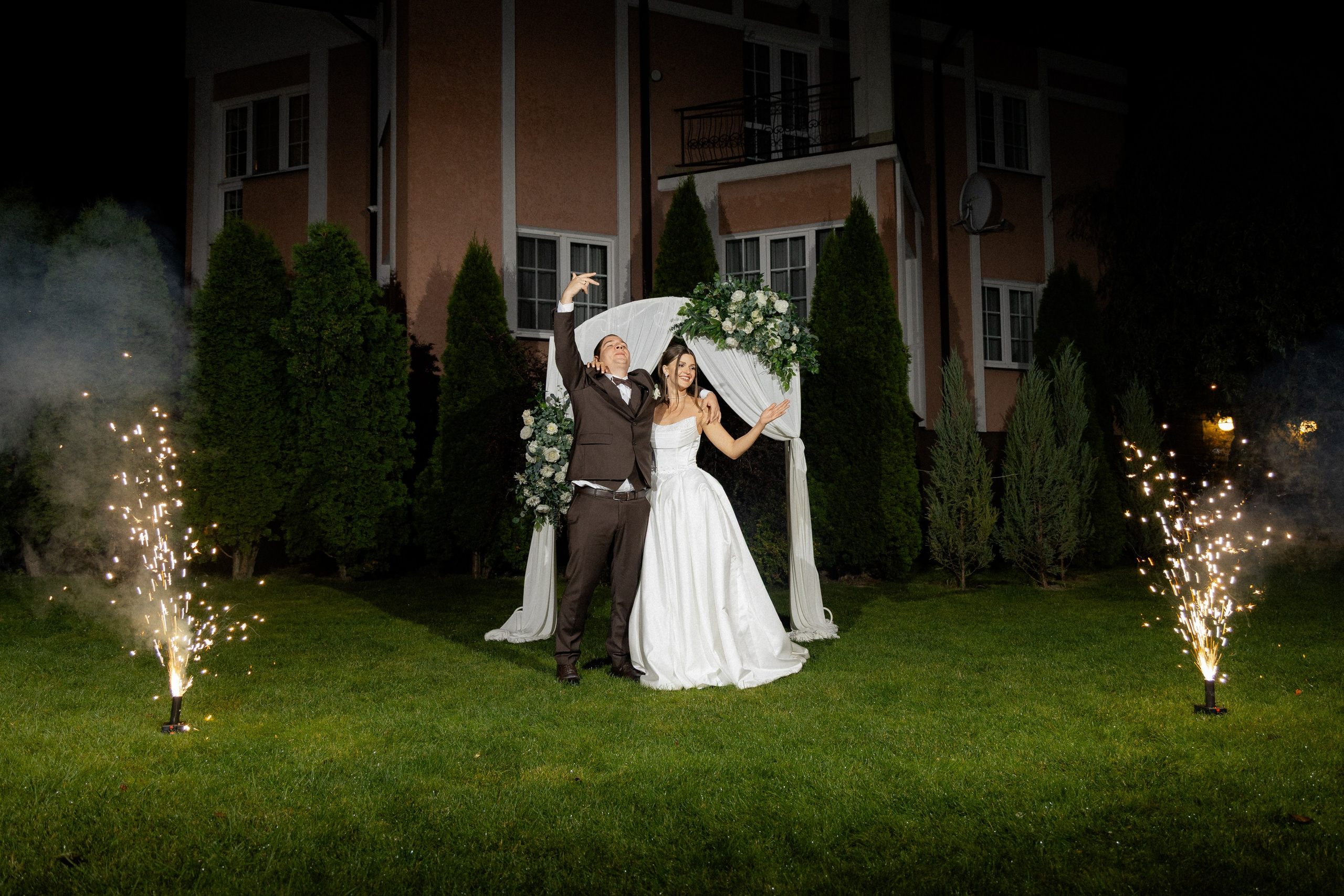 Свадебная фотосессия Анастасии и Игоря в Усадьбе Легенда. Свадебный фотограф в Минске/Беларуси Сергей Спиридонов