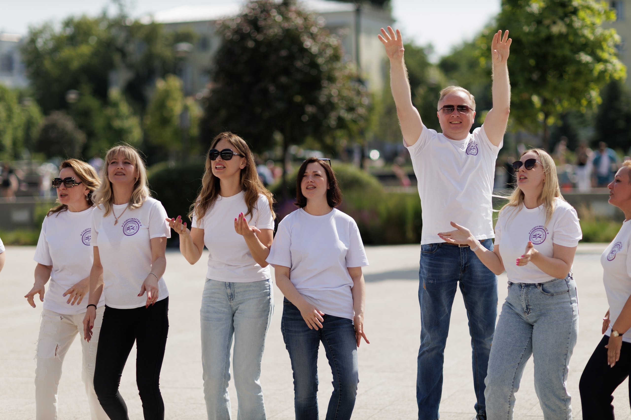 Репортажные фото съёмки клипа от родителей выпускникам. Свадебный фотограф в Воронеже Александр Работкин