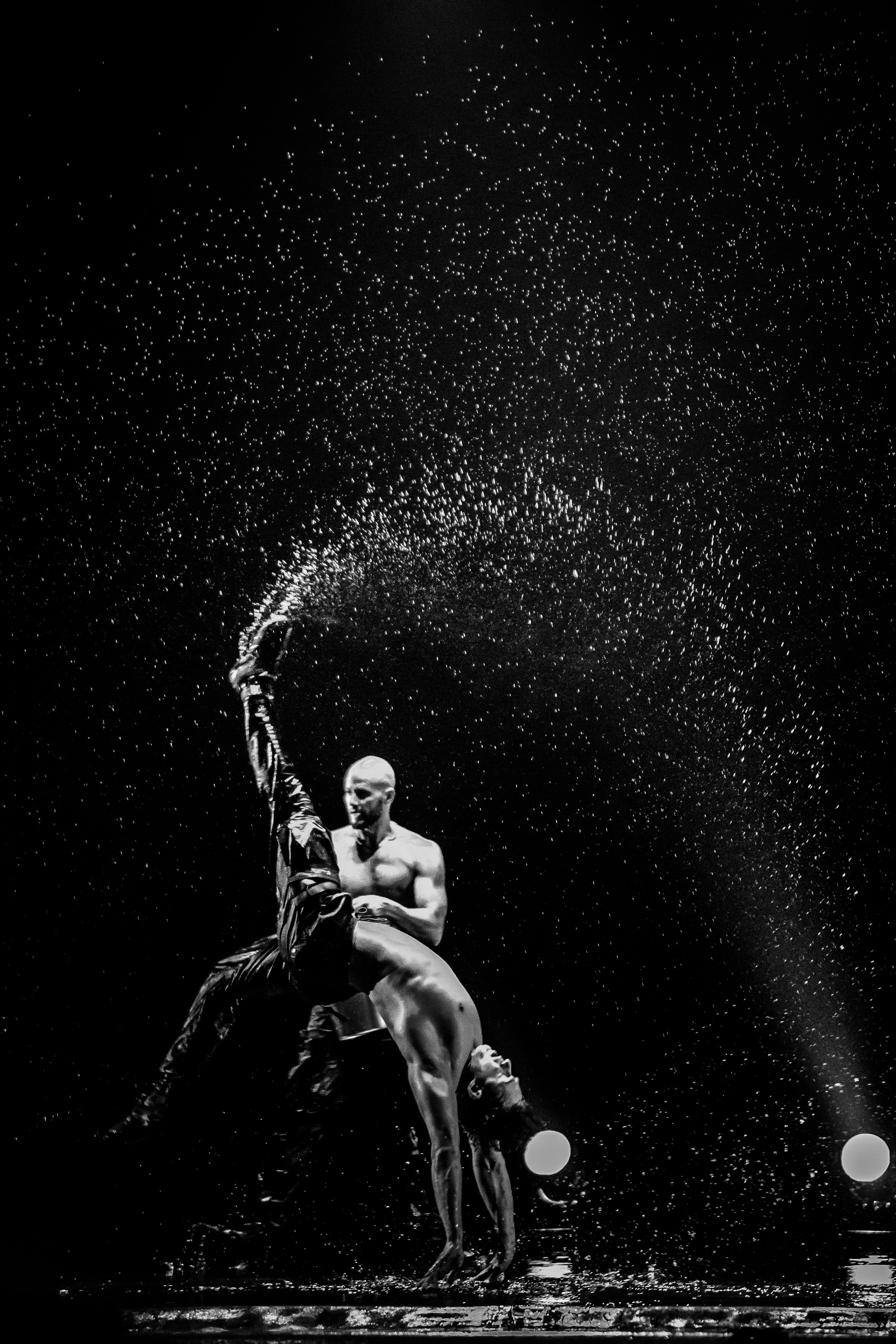 Шоу «Под дождём» 03 / 2025. ФОТОГРАФ ЕКАТЕРИНБУРГ