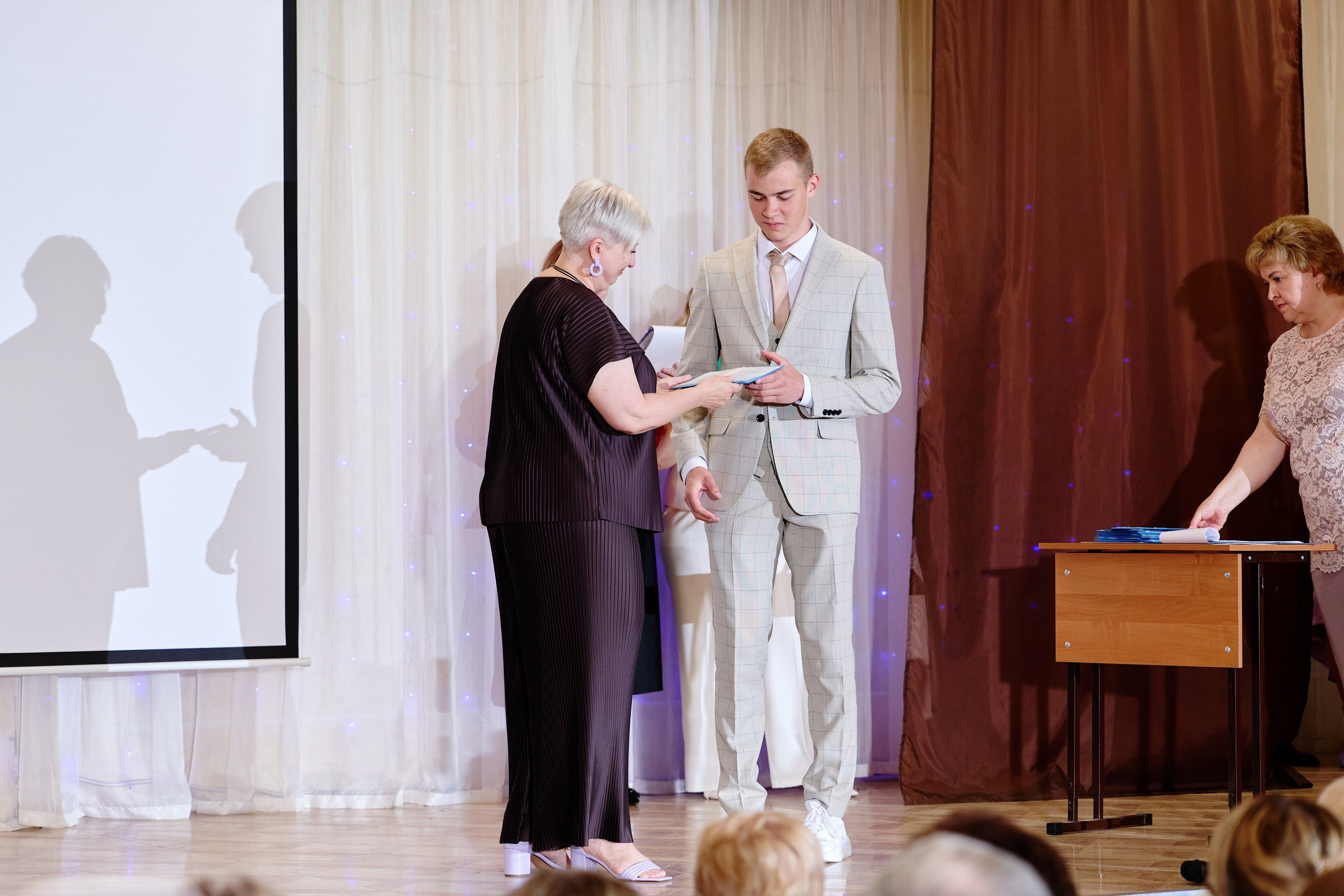 Выпускной 35 Сош. Фотограф Выпускные альбомы Таганрог Сергей Коробченко