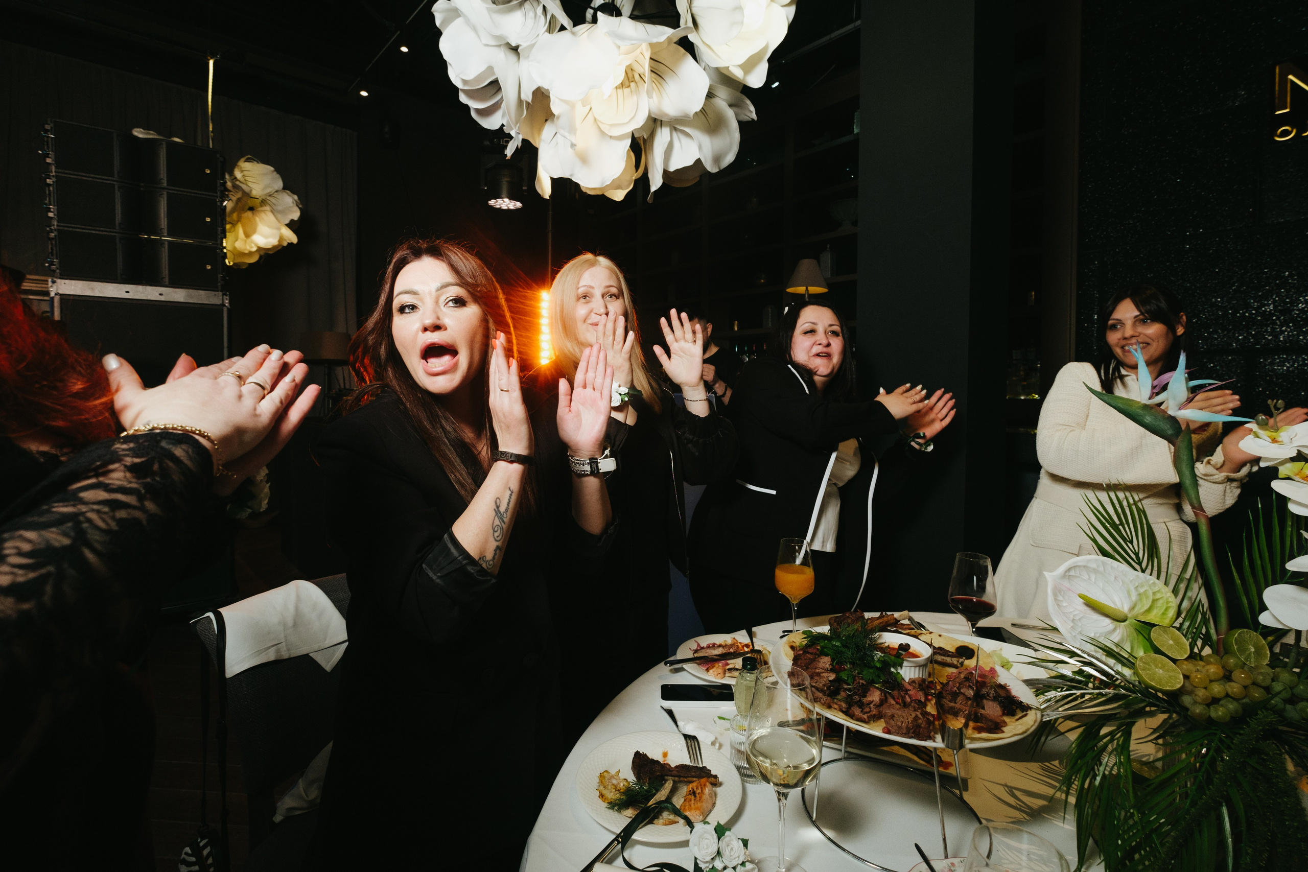 Корпоратив в Сириусу (Адлер) 10 лет компании. Свадебный фотограф Денис Ожигин в Краснодаре и крае. Эмоциональная и стильная съемка вашего дня