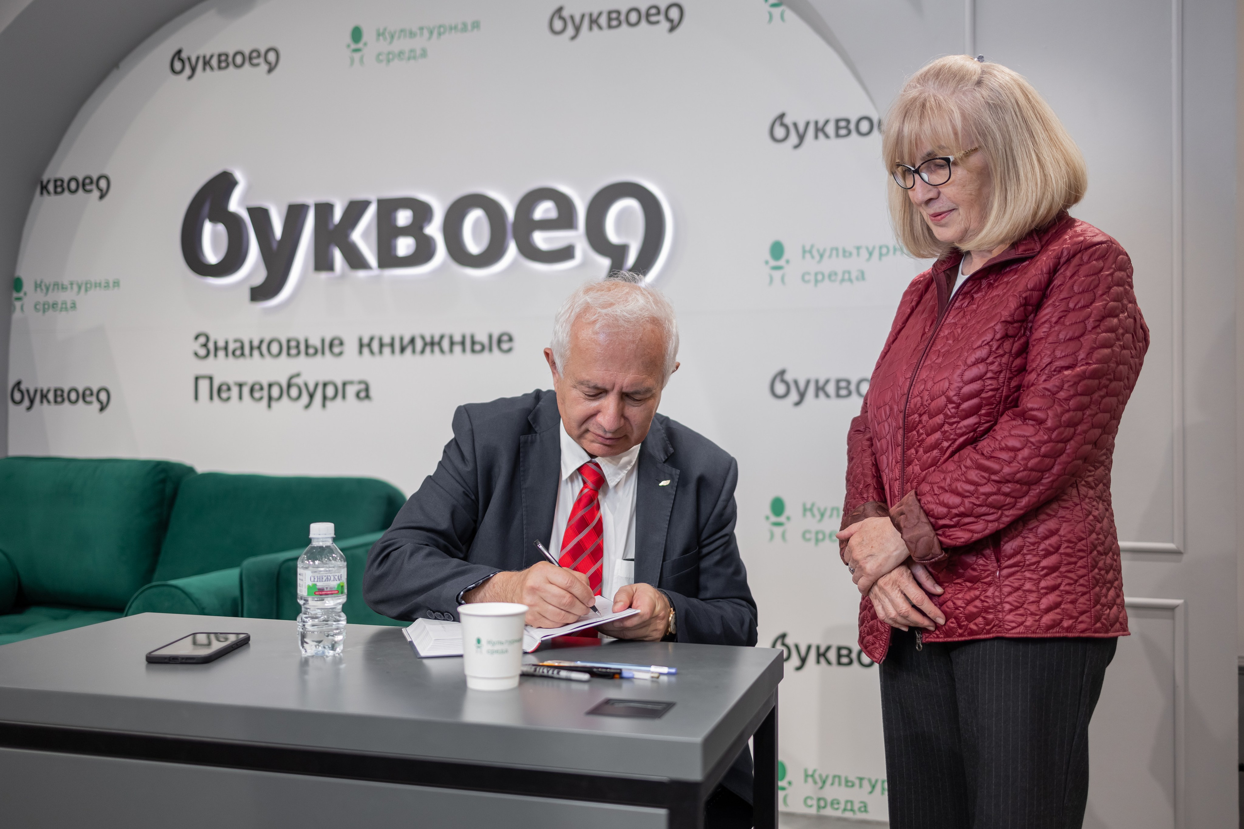 Презентация книги «Тени на белом халате». Автор: Назим Шихвердиев. Фотограф на мероприятие в Санкт-Петербурге