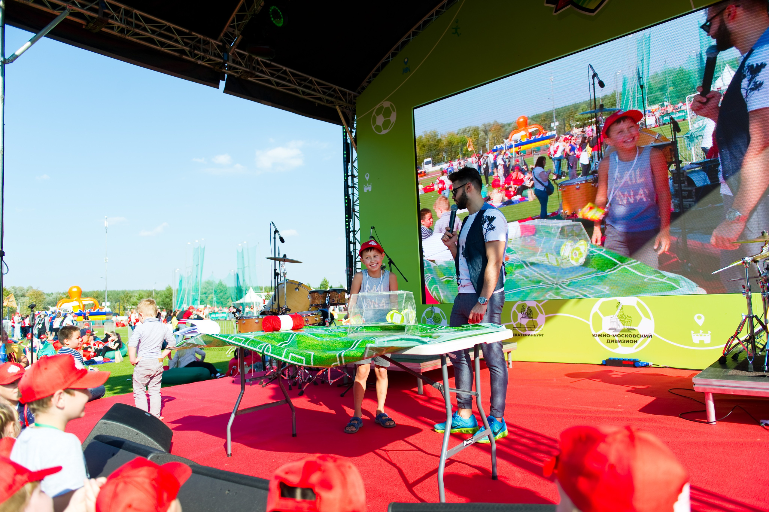 Турбофутбол (корпоративное соревнование «Пятерочки»). Репортажный фотограф и видеограф Слава Думчев. Тимбилдинги, отчетники, корпоративы