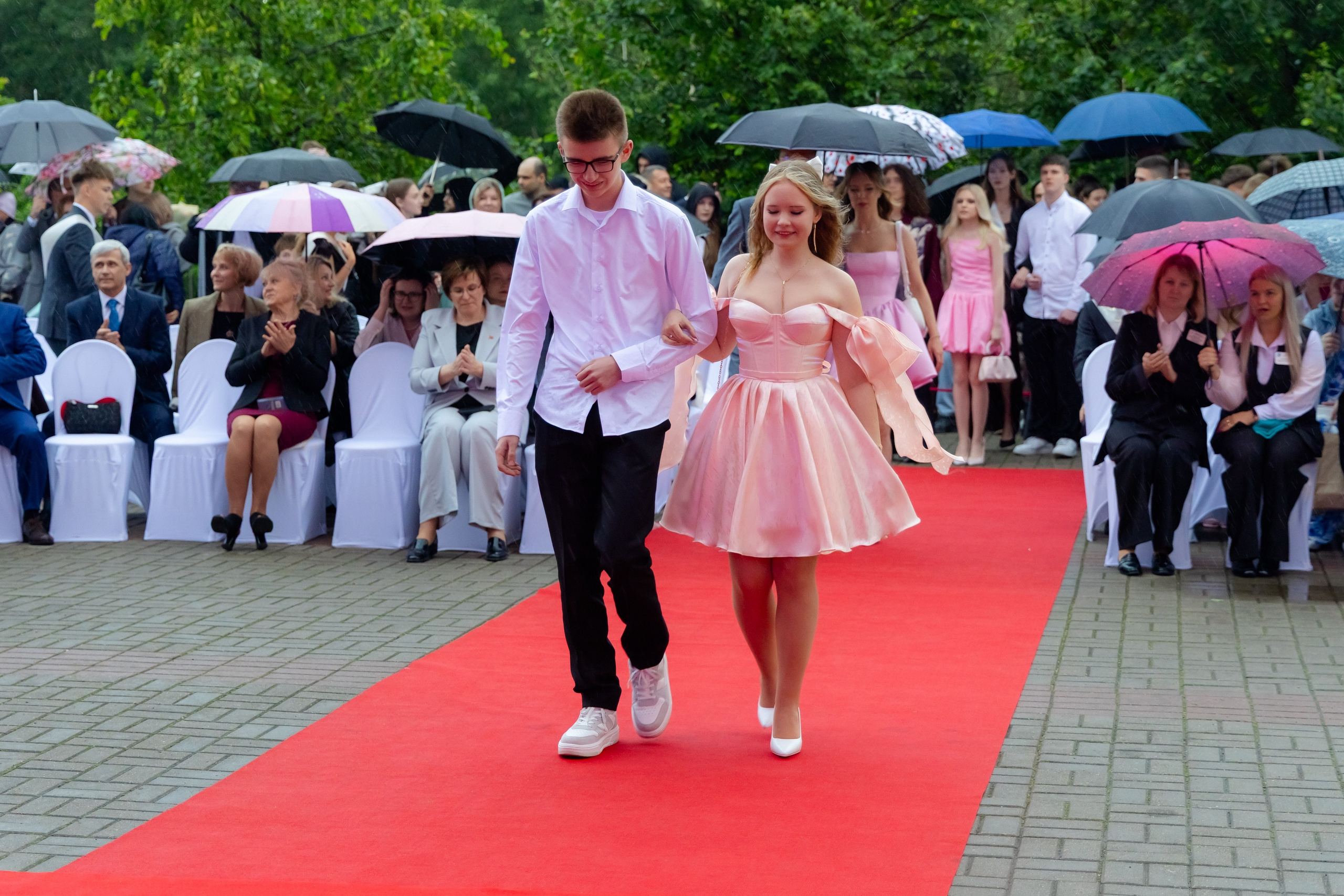Школьный выпускной 2025 год в Минске, Беларуси. Свадебный фотограф в Минске/Беларуси Сергей Спиридонов