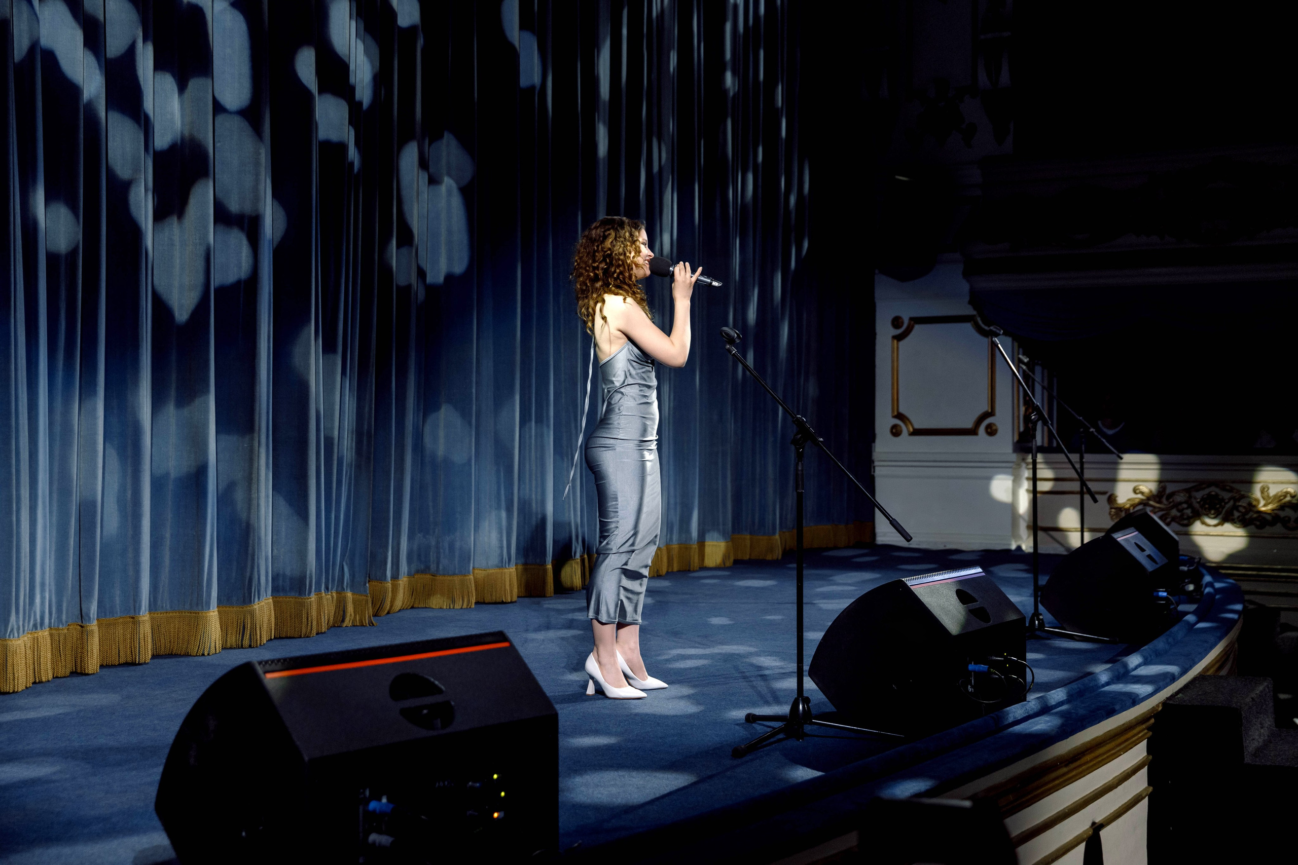 Гимназия 25 — последний звонок (Драм Театр). Свадебный фотограф Иркутск, репортажный фотограф Иркутск