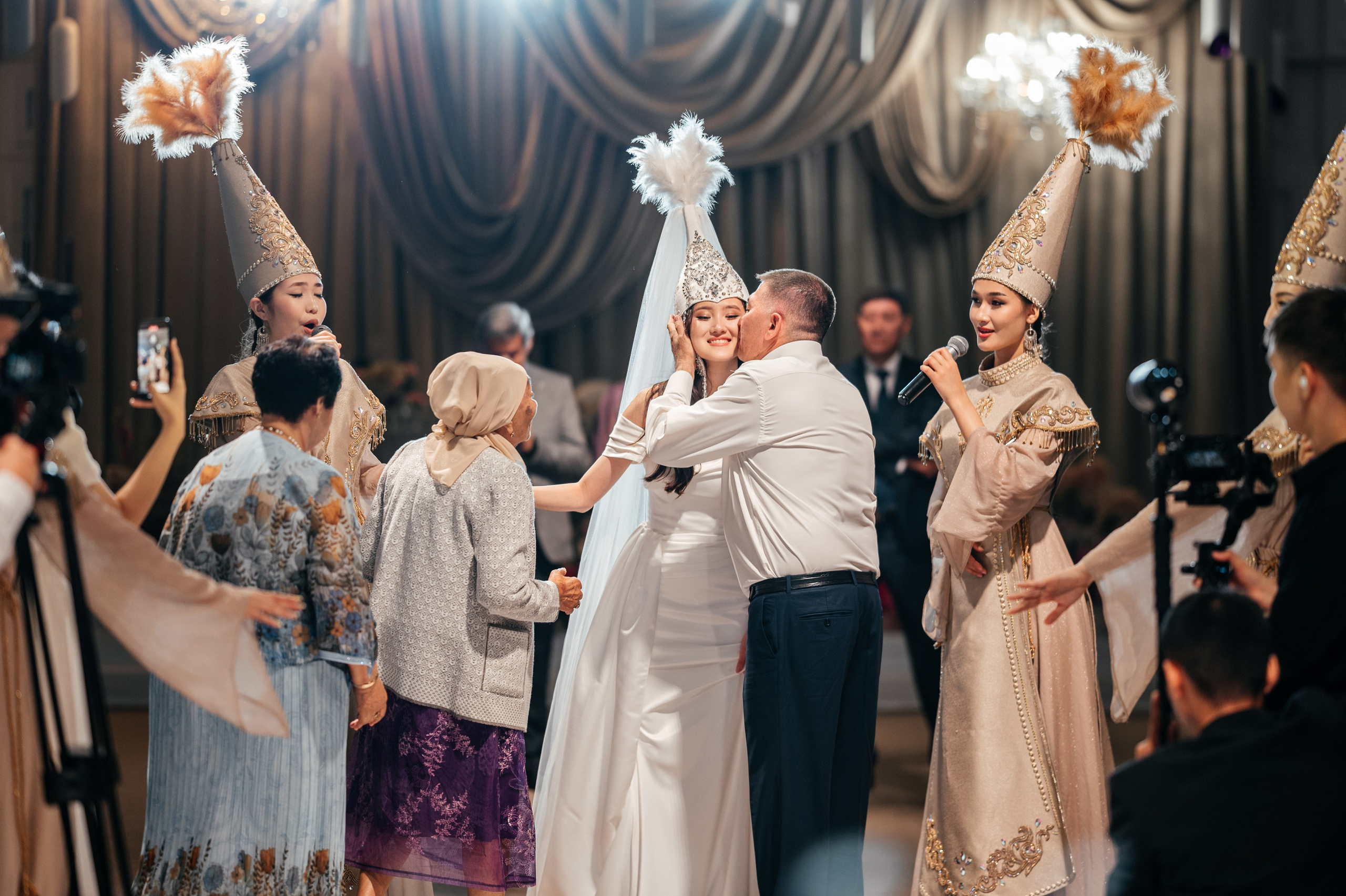 MEREI QYZ UZATU. Свадебный и семейный фотограф в Астане Едиресов Магжан