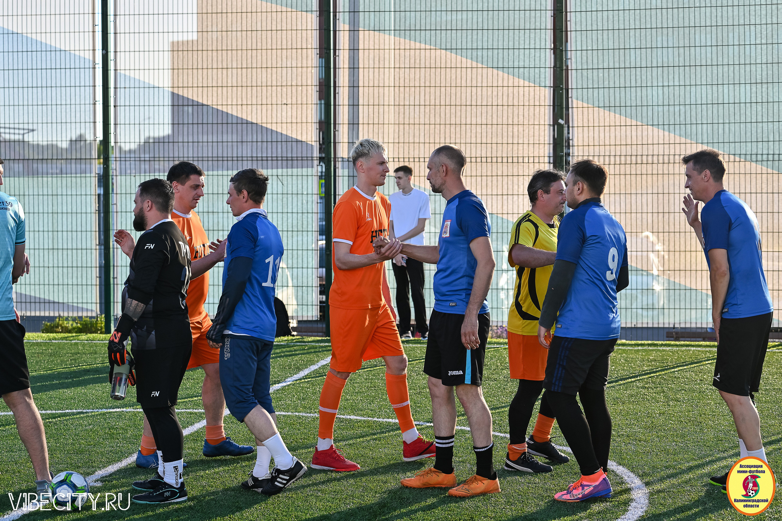 ИГРЫ МИНИ-ФУТБОЛЬНОЙ И КОРПОРАТИВНОЙ ЛИГИ. VIBECITY.RU Вайб Сити Ру Фоторепортажи Фотоотчеты Калининград