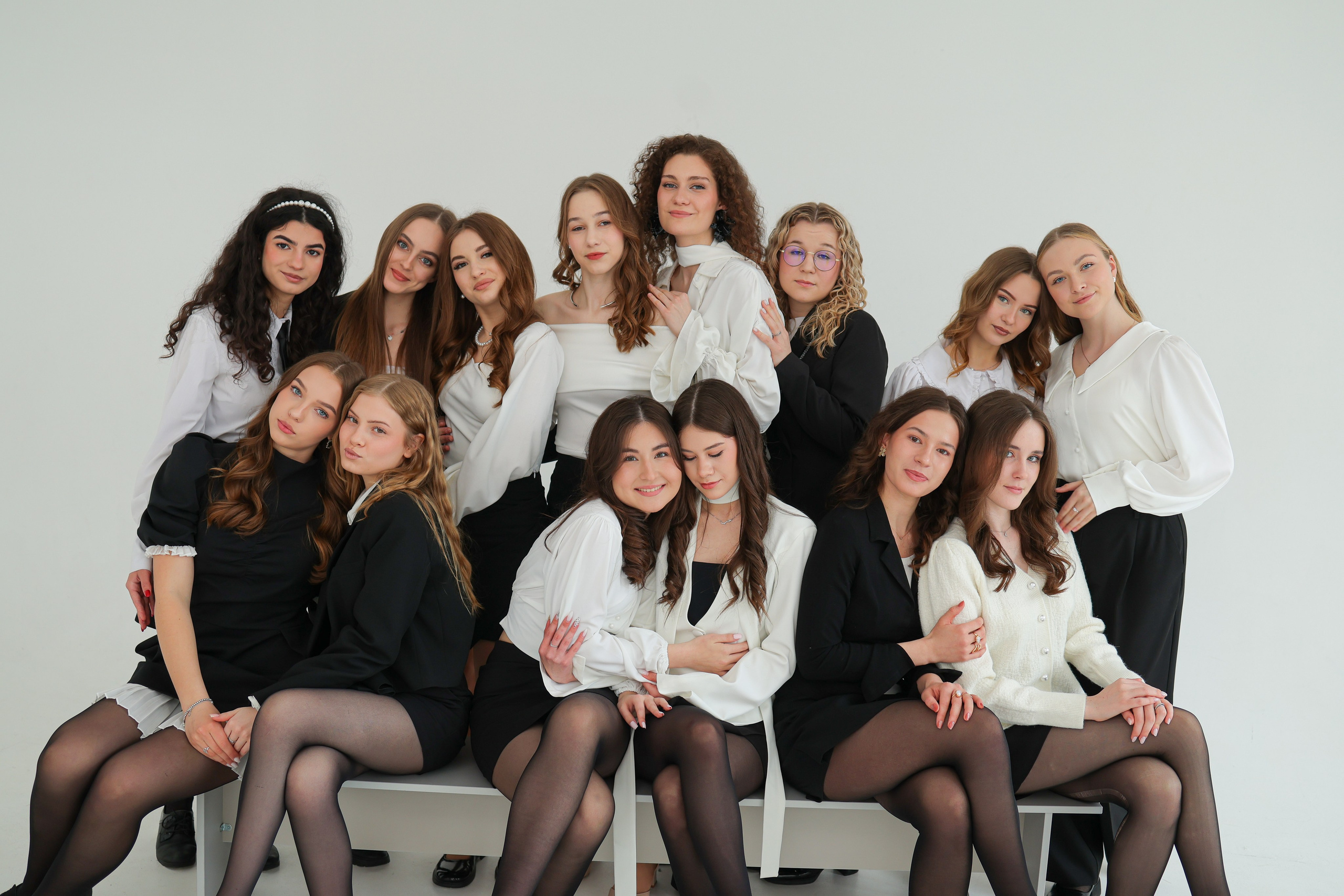 Циклорама 11 класс. Семейный фотограф Тюмень, фотограф на роды Салмина Мария