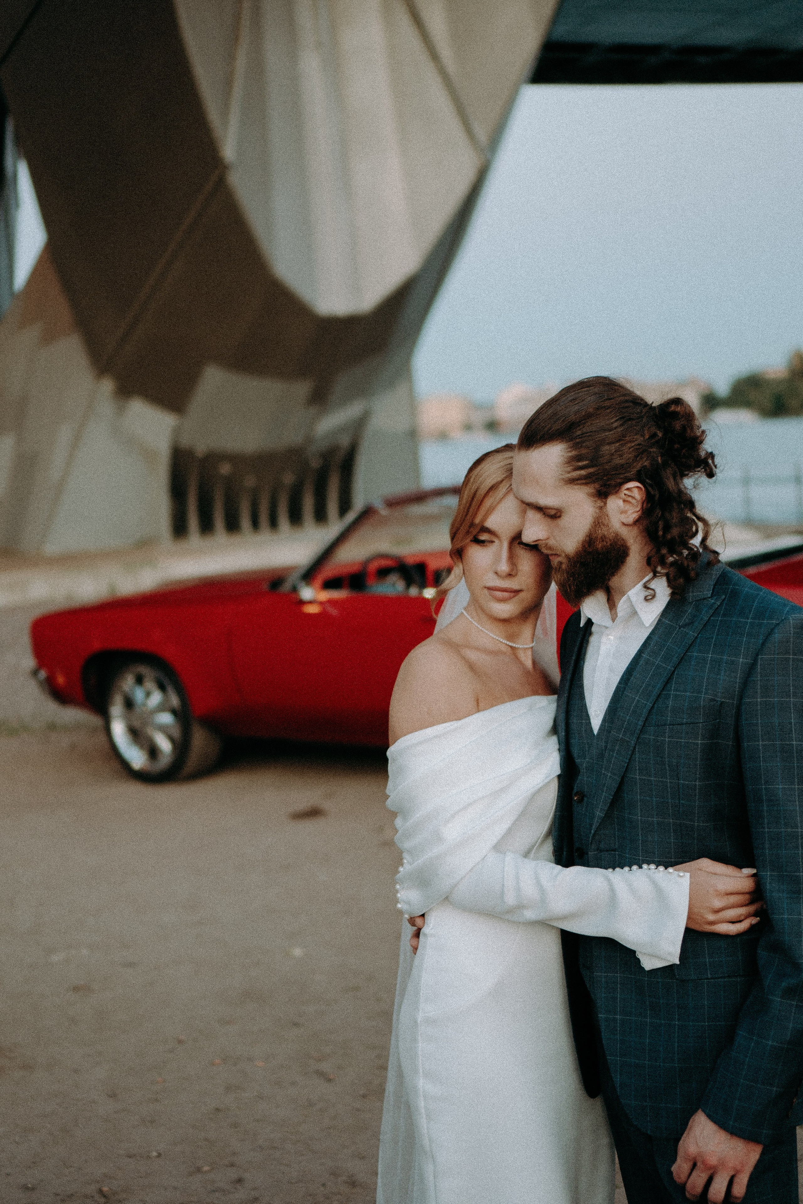 СВАДЕБНАЯ СЬЕМКА ВОЗЛЕ МСОТА БЕТАНКУРА НА КАБРИОЛЕТЕ. Профессиональный фотограф, Санкт-Петербург — Виктория Богомолова