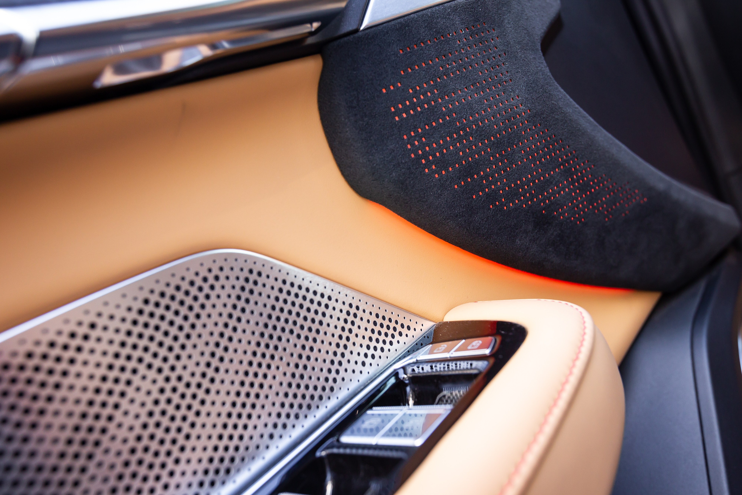 Профессиональная фотосъемка автомобилей в Москве и Московской области. Фотостудия в Москве LUXARTPHOTO