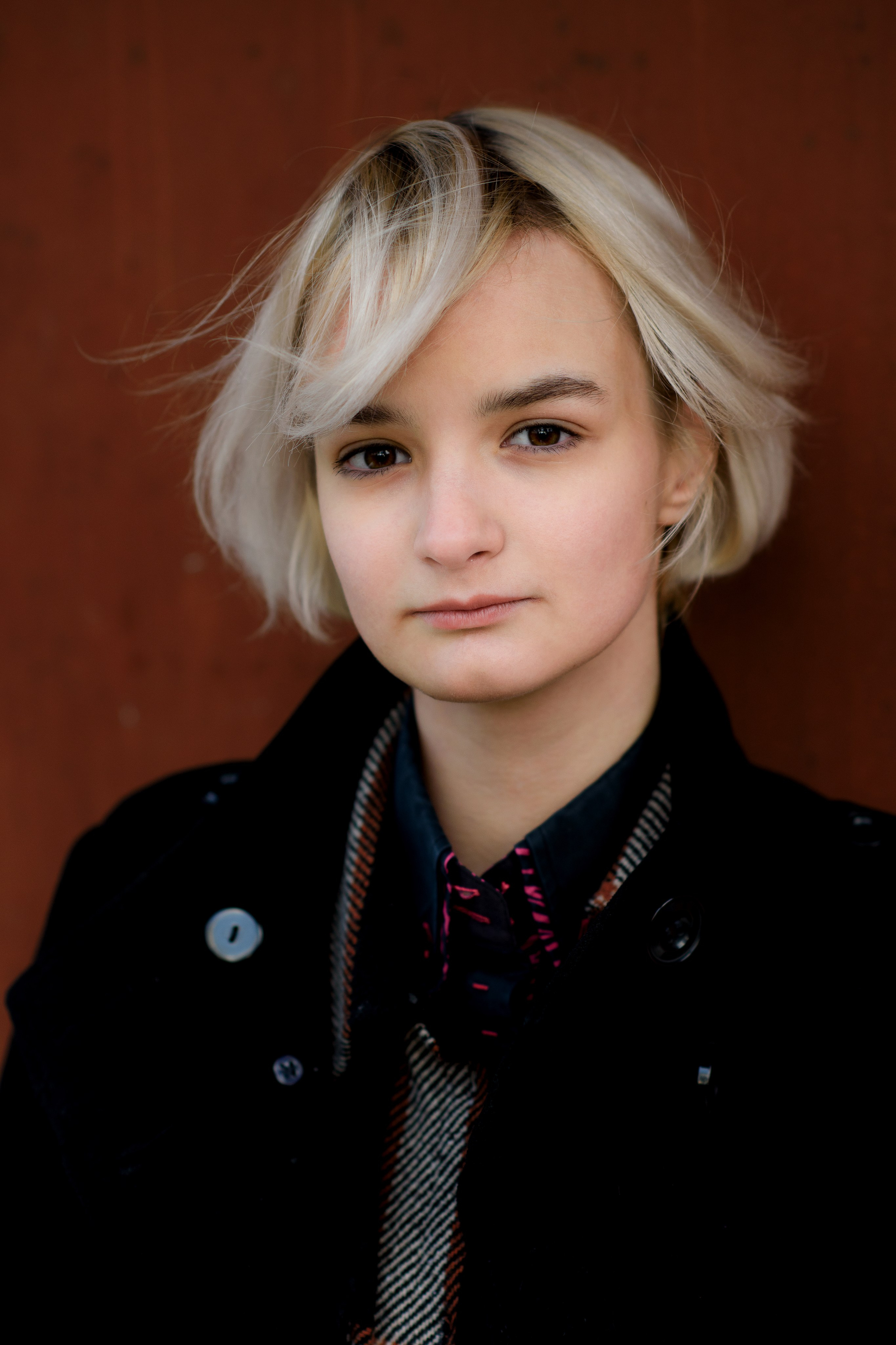 Фотосессия девочки подростка в осеннем саду. Главная