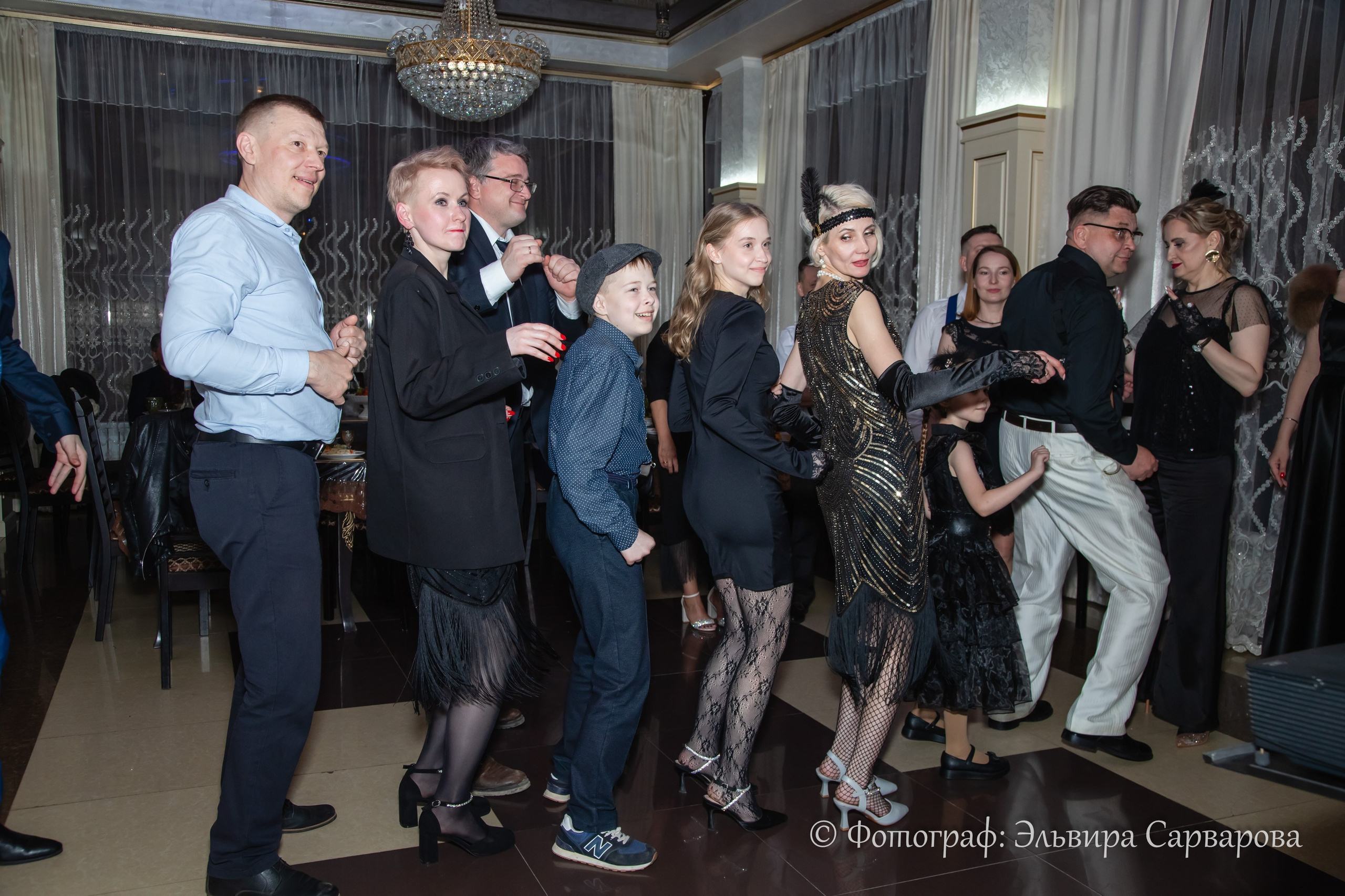 Гангстерская вечеринка в стиле 1920-х. Репортажный Фотограф