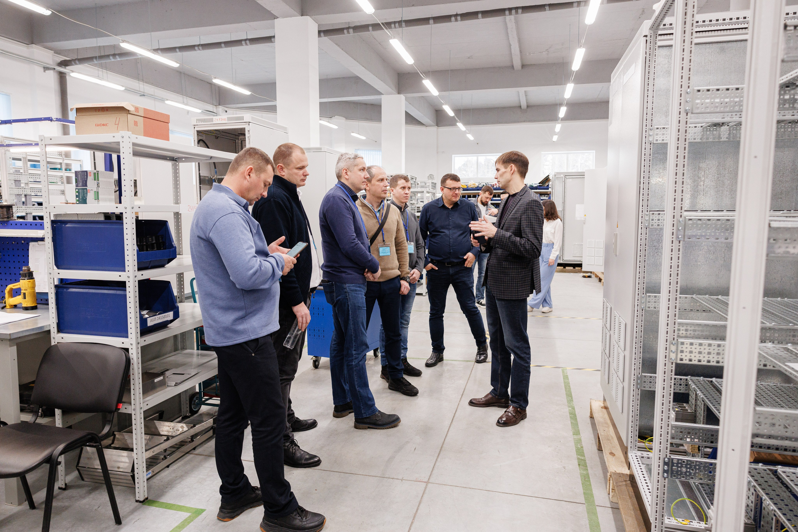 Вольтаг — Экскурсия по производству. Контент для бизнеса в Екатеринбурге Полдень Медиа