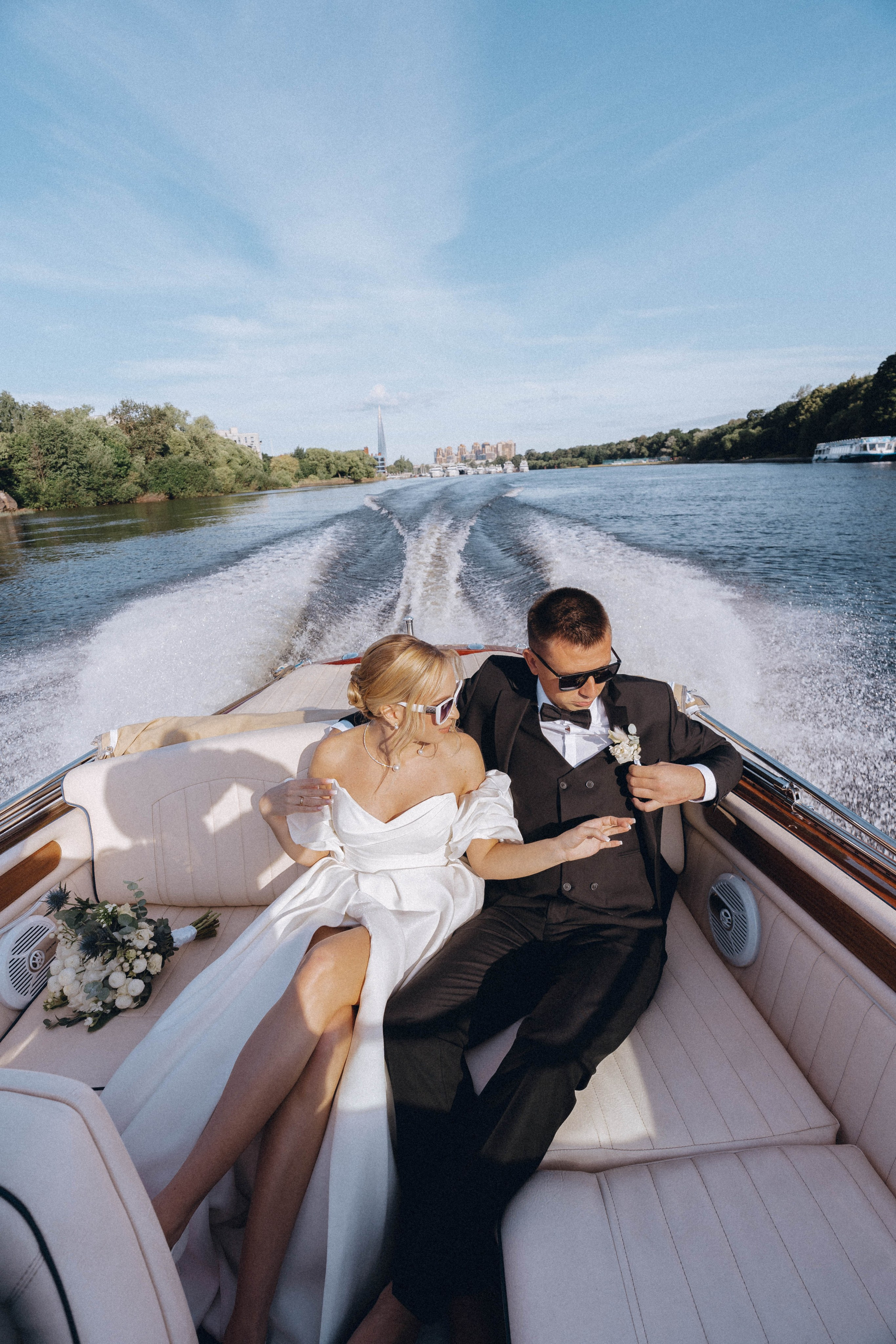 СВАДЕНБНАЯ СЬЕМКА НА КАТЕРЕ ПО КАНАЛАМ САНКТ-ПЕТЕРБУРГА И В АКВАТОРИИ НЕВЫ. Профессиональный фотограф, Санкт-Петербург — Виктория Богомолова