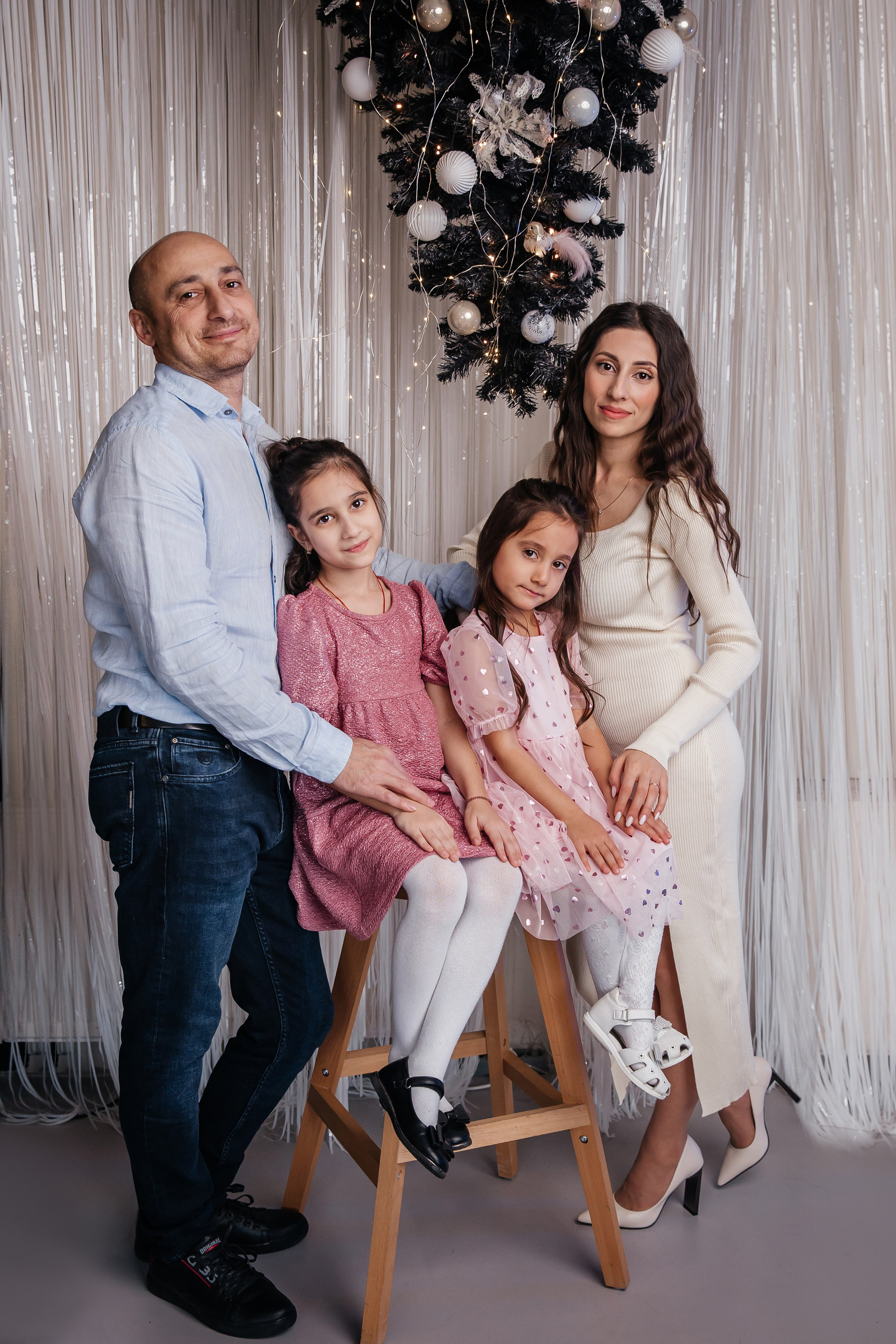 Семейная новогодняя фотосессия. Фотограф Любава Колесник. Выпускные альбомы в Крымском районе