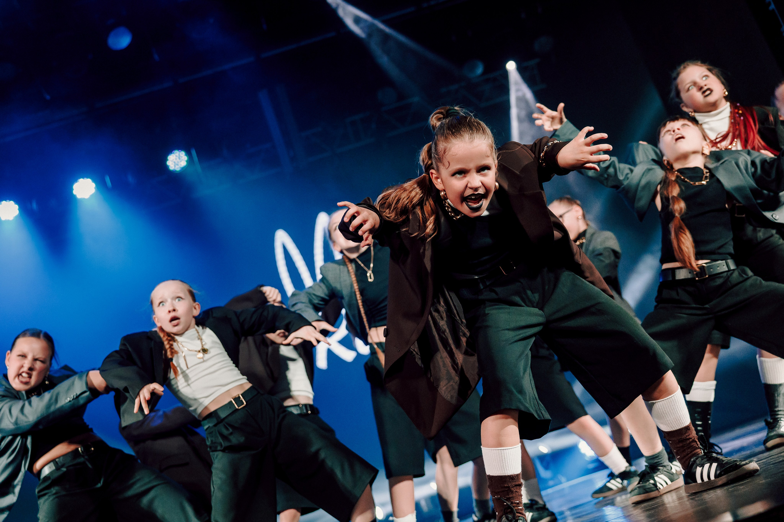 Отчётный концерт танцевальной школы «Red Rabbits» 2025. Лёшка Варзегов — фотограф