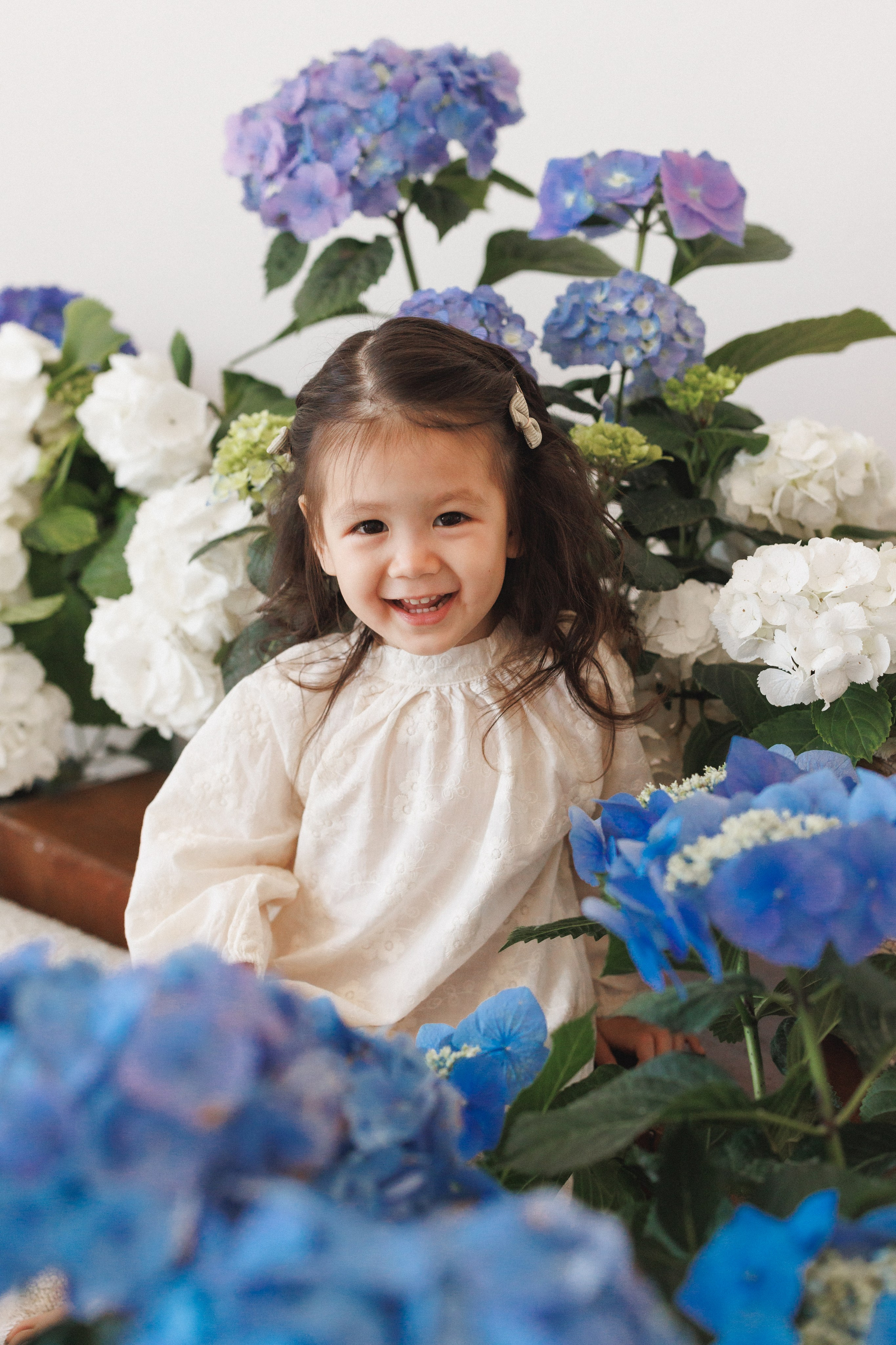 Фотосессия с живыми цветами Гортензии в фотостудии Space JOBS, город Краснодар. Семейный и детский фотограф в Краснодаре Анна Трашкова