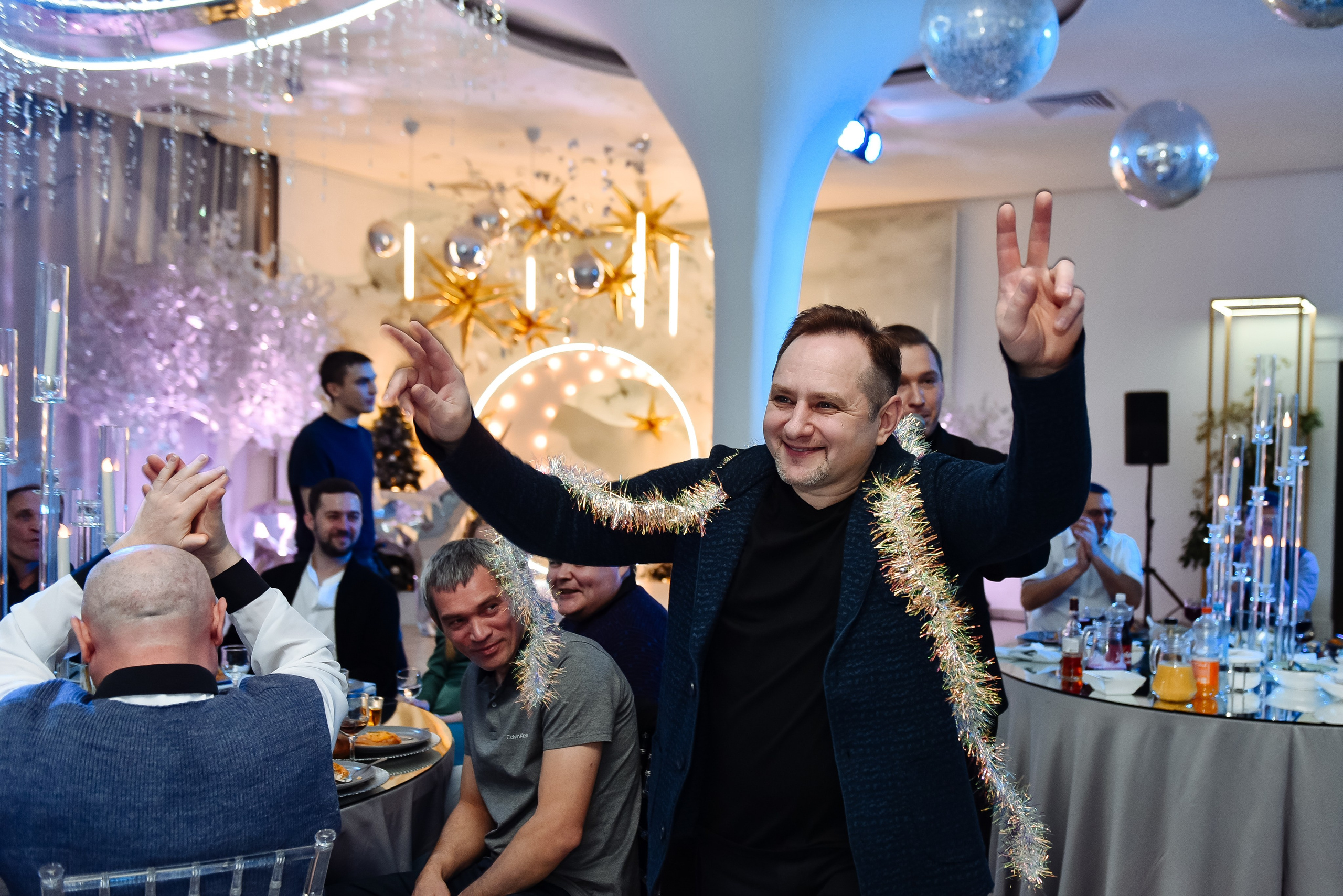 Новогодний корпоратив в ресторане Nebesa. Анастасия Петрович фотограф, фотокорреспондент в Москве и Санкт-Петербурге. Фотосъёмка репортажа, мероприятия, корпоративная съёмка, контент