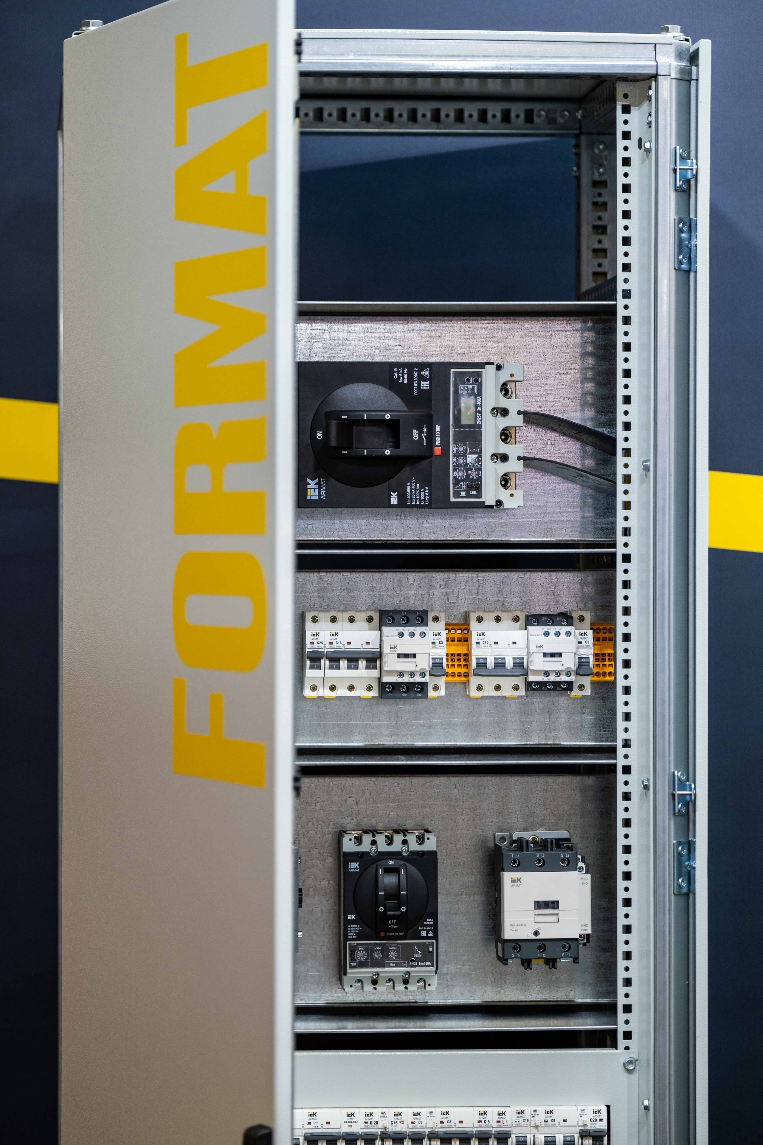 IEK — торжественное открытие производственного цеха. Фото тур