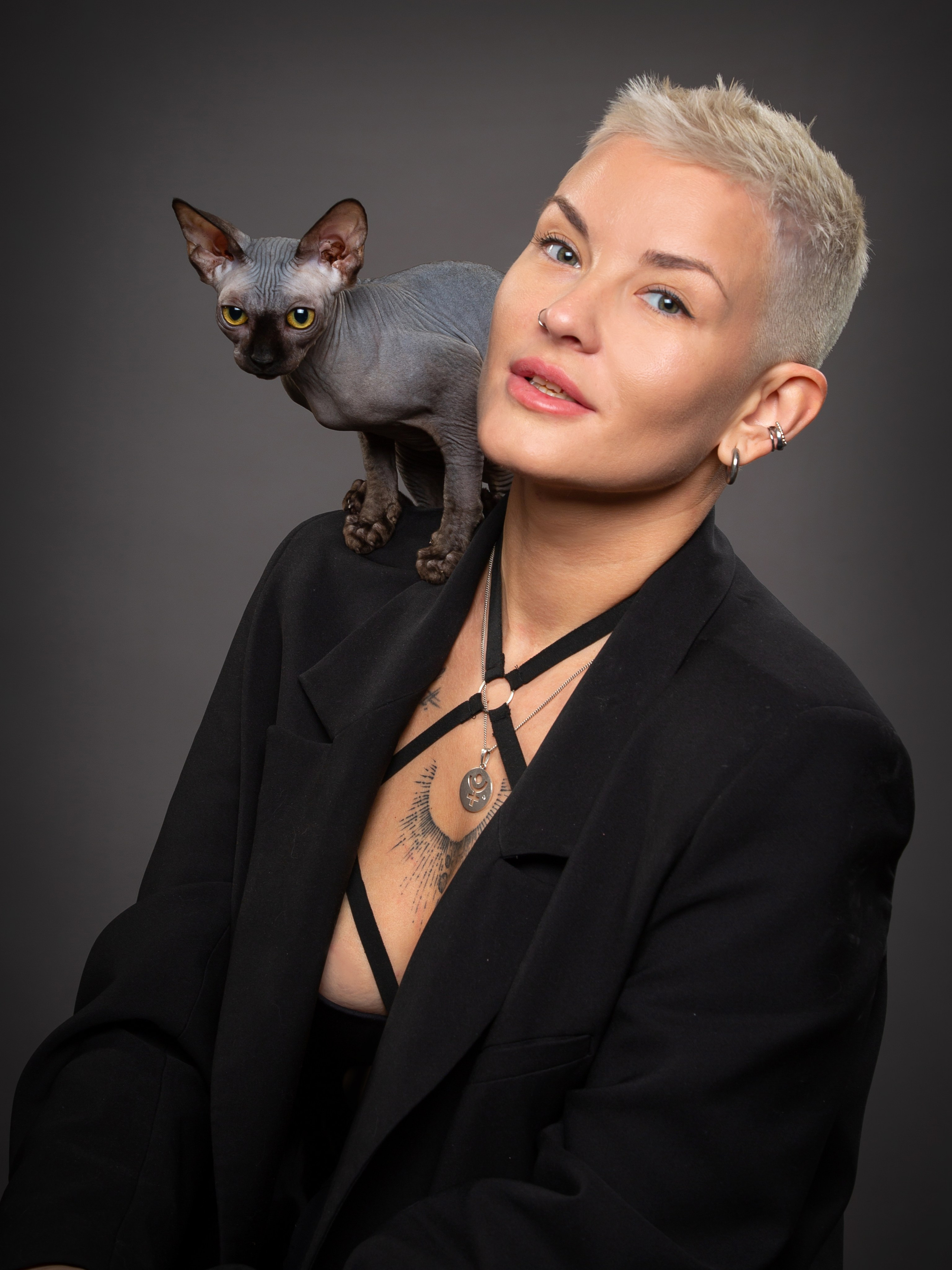 С кошкой. Фотограф Мария Кольцова