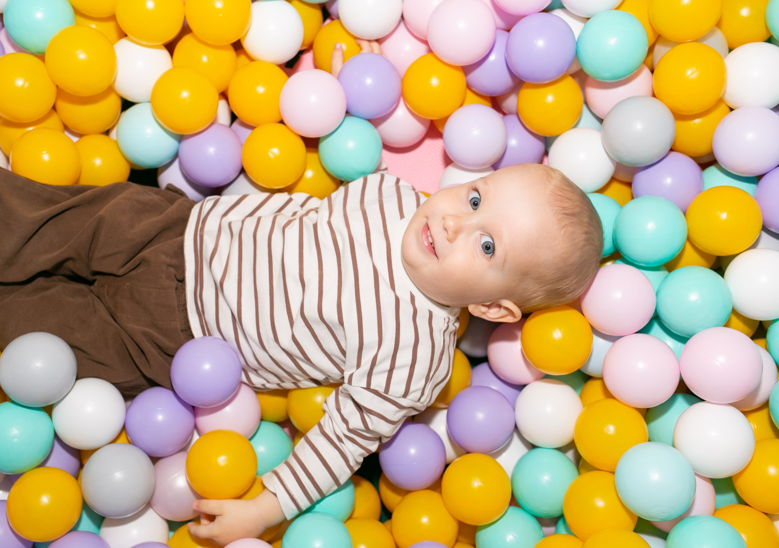 Белый кролик. Годик. Фотограф новорожденных и семейный фотограф НСО г. Бердск Марина Львова