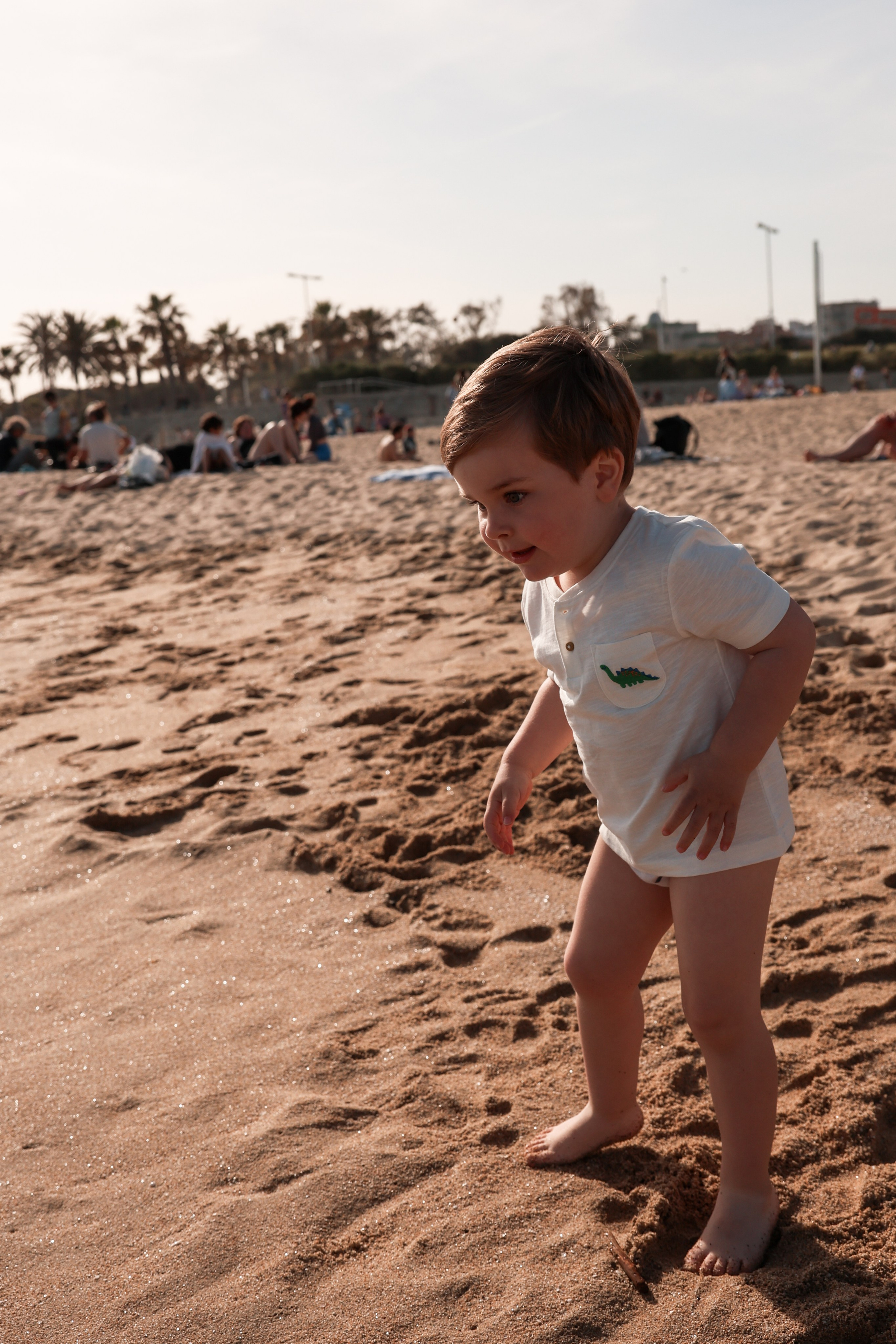 Family pizza at the sea. Natalia Zhuravleva|family, newborn, maternity photographer in Barcelona