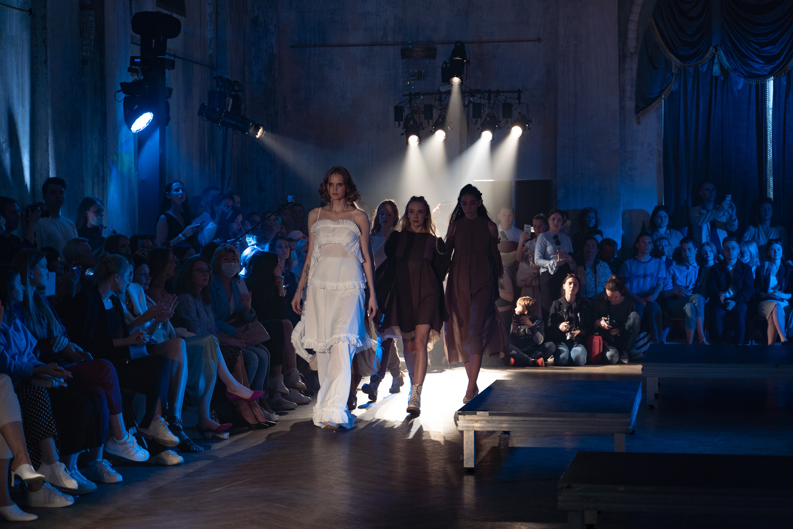 Выпускной показ модельной школы Сергея Луковского. Свадебный и семейный фотограф в Санкт-Петербурге Дмитрий Панин