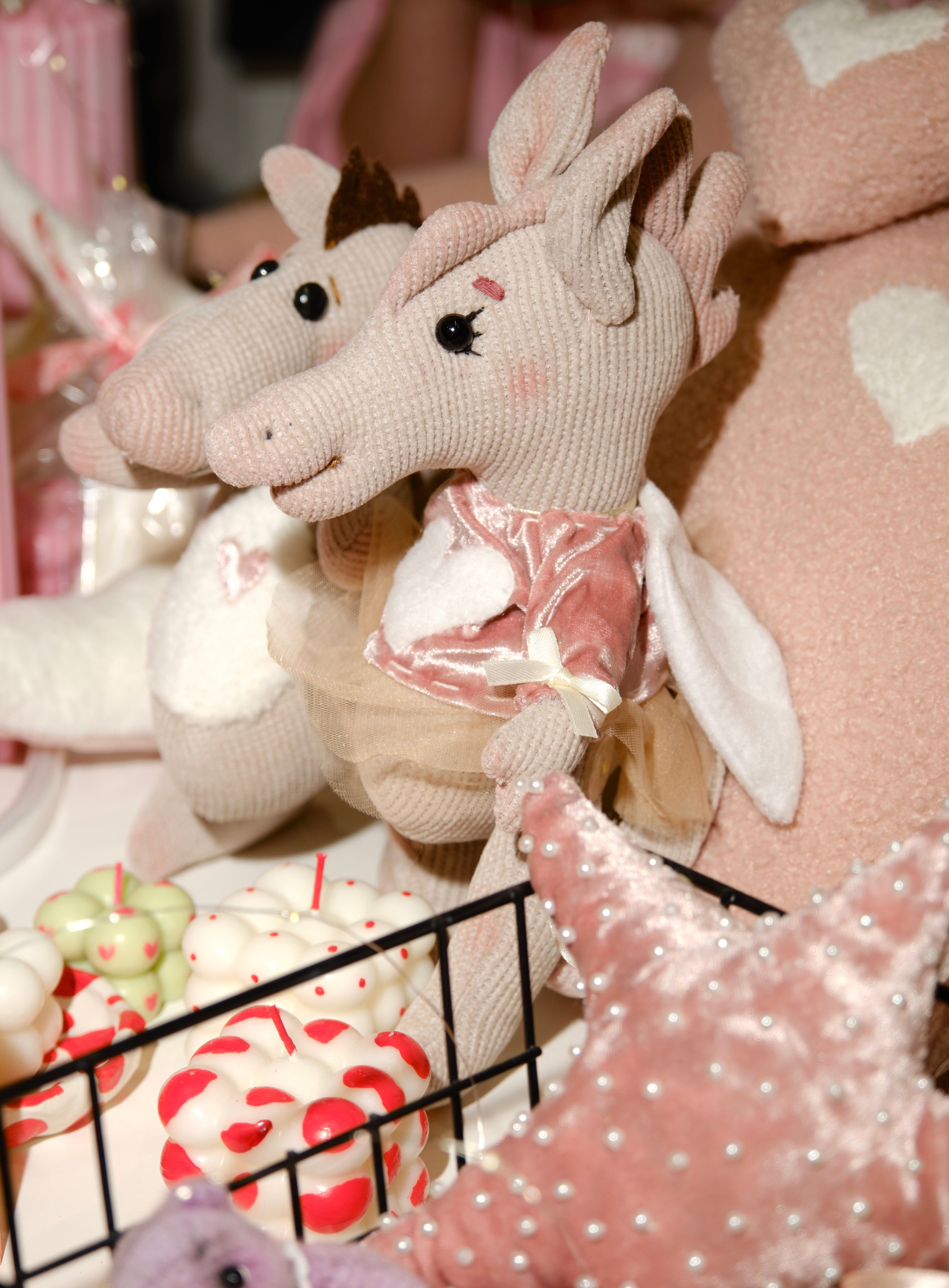 Игрушки и подушки. Предмет искусства