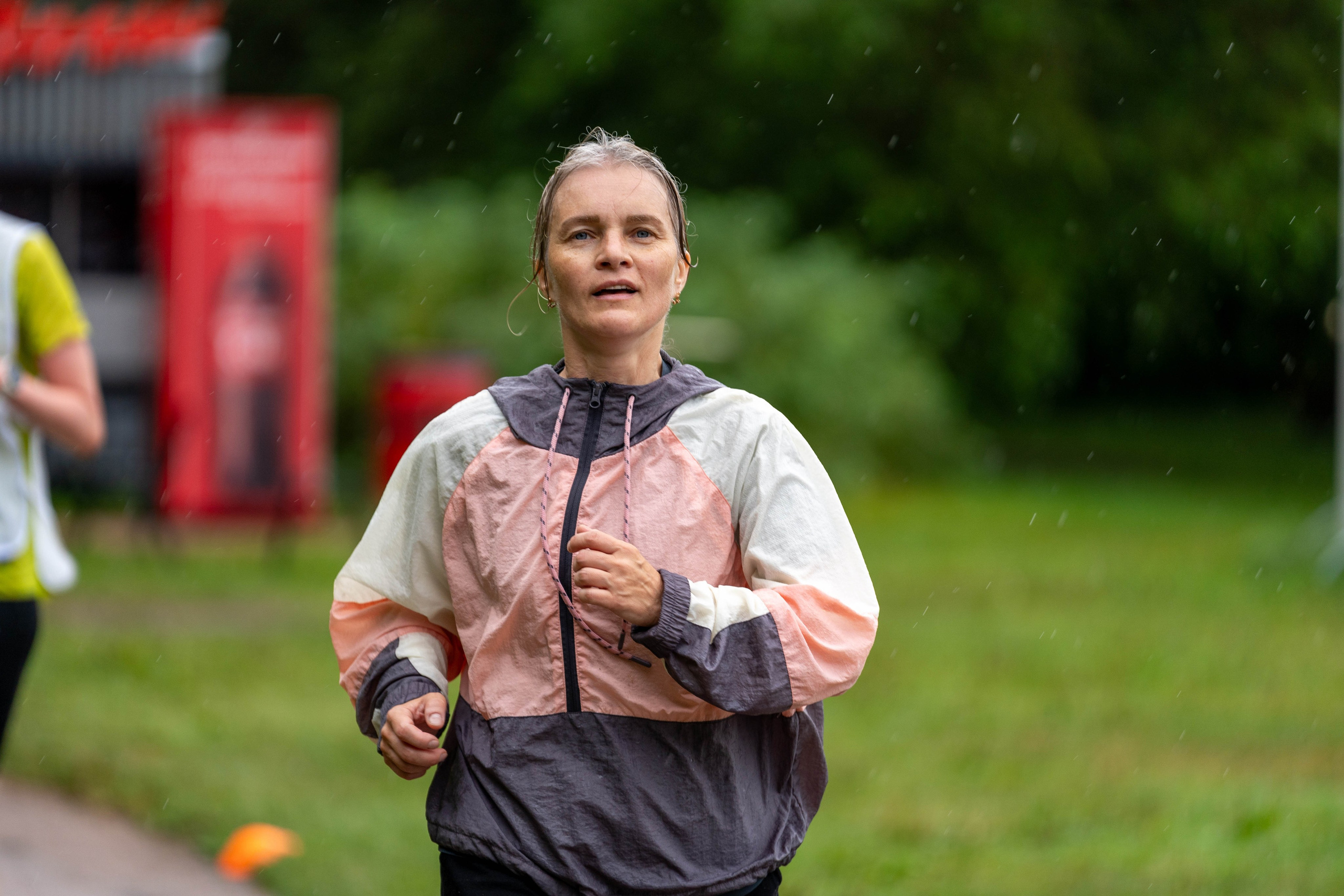 Спортивный фотограф Санкт-Петербург запечатлел бегунью на пробежке «5 вёрст»