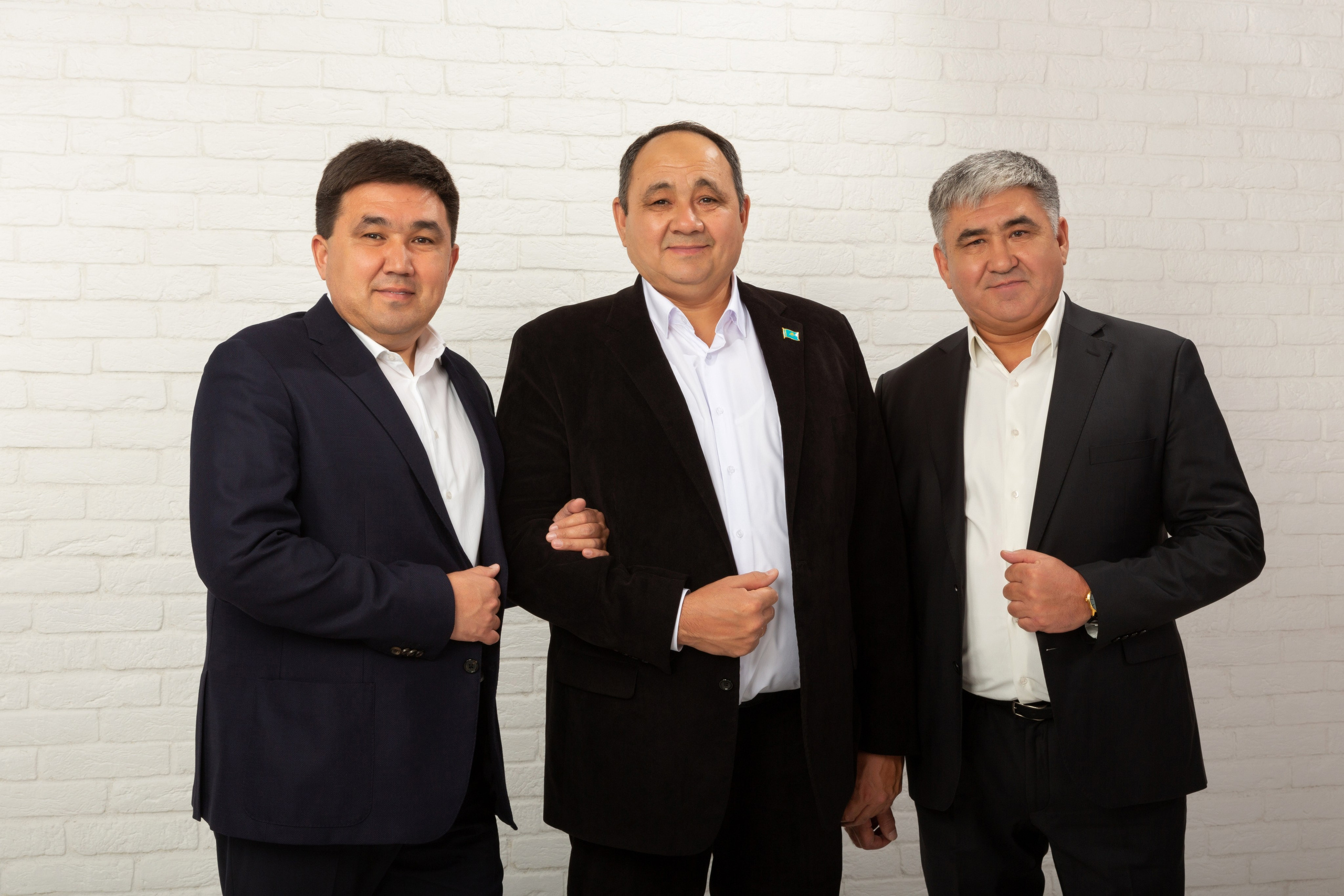 Фотосессия для большой семьи Алматы. Фотостудия Алматы. Семейная и детская фотостудия Family studio.Фотограф Алматы