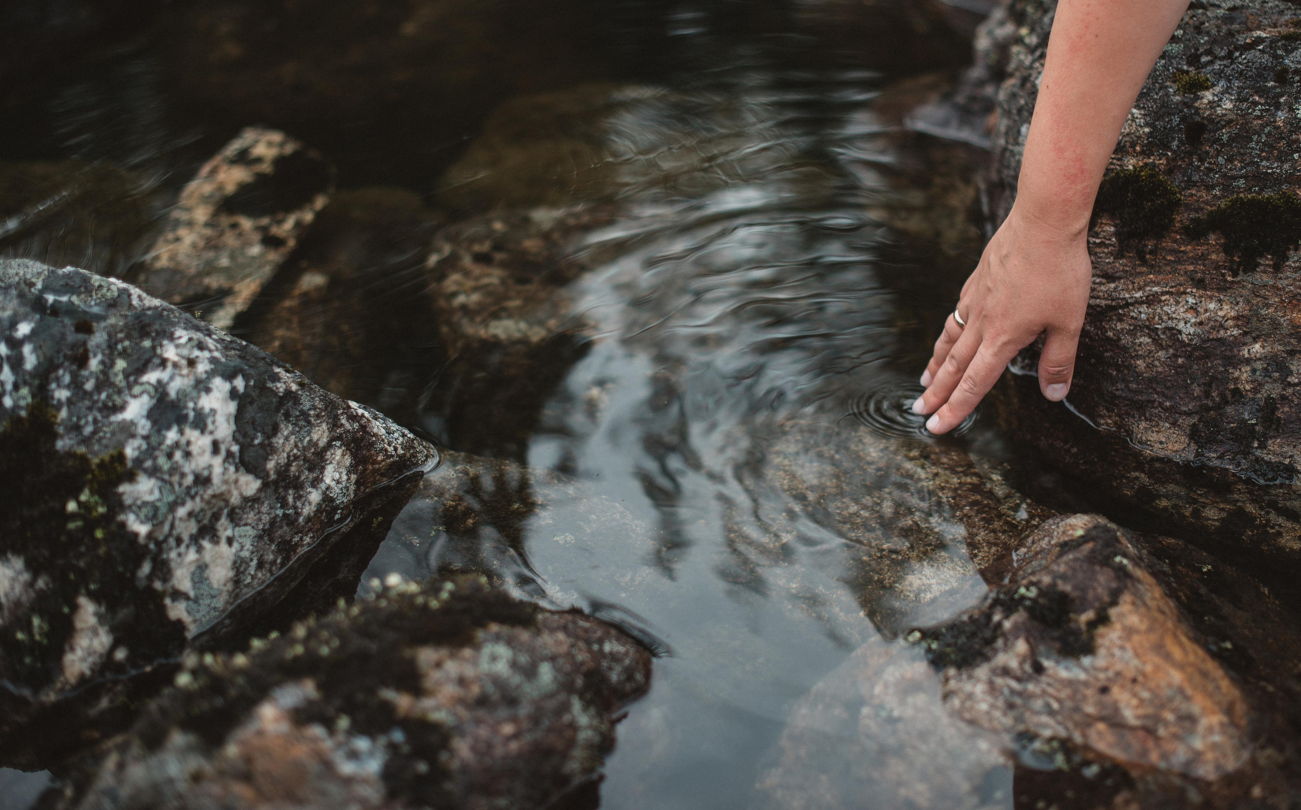Прогулка по камням. Фотограф Наталья Могилевская Мурманск Териберка Сейдозеро Рыбачий