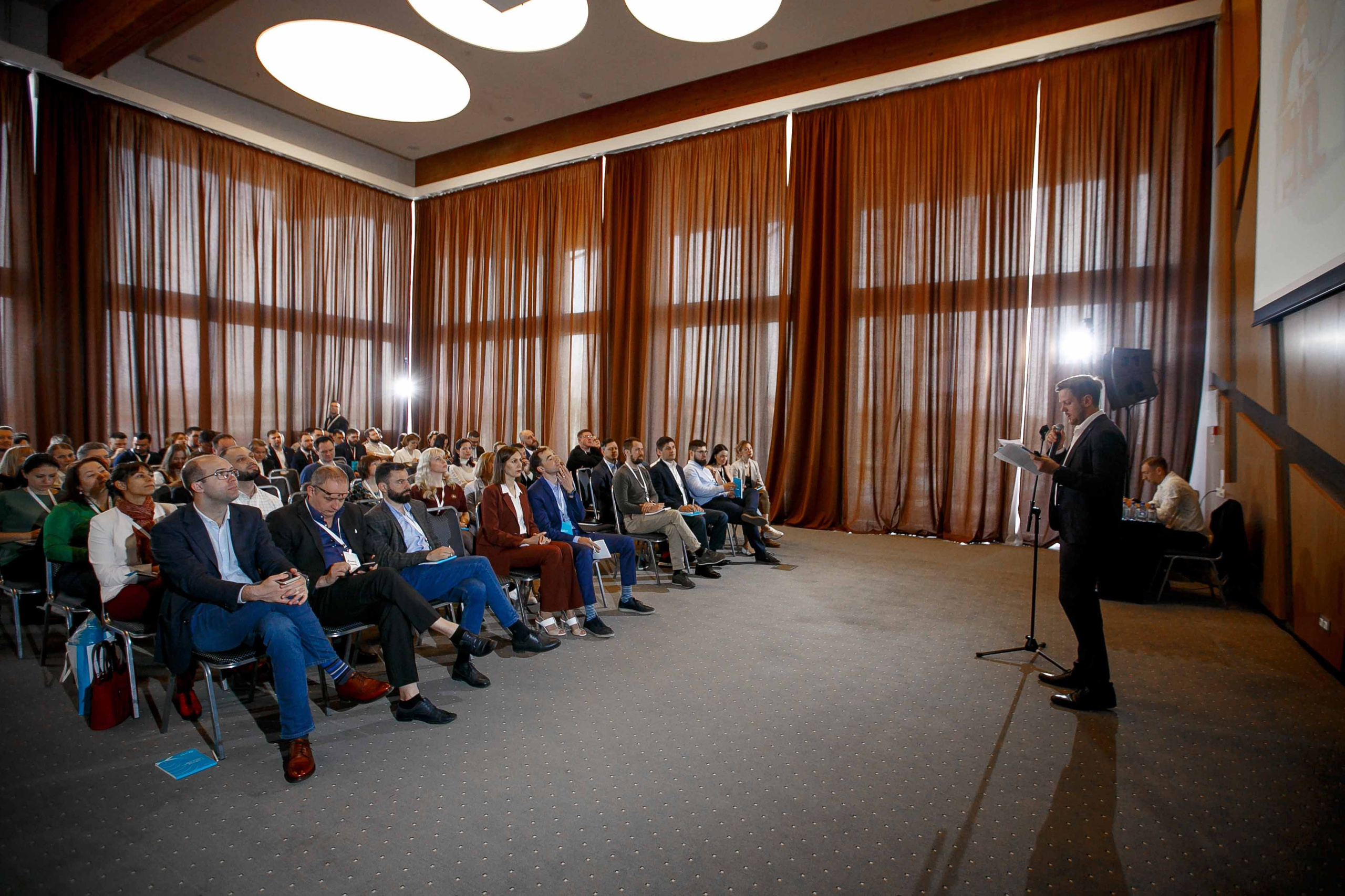 Конференция в «Азимуте». Ваш репортажный фотограф Артемий Антонов