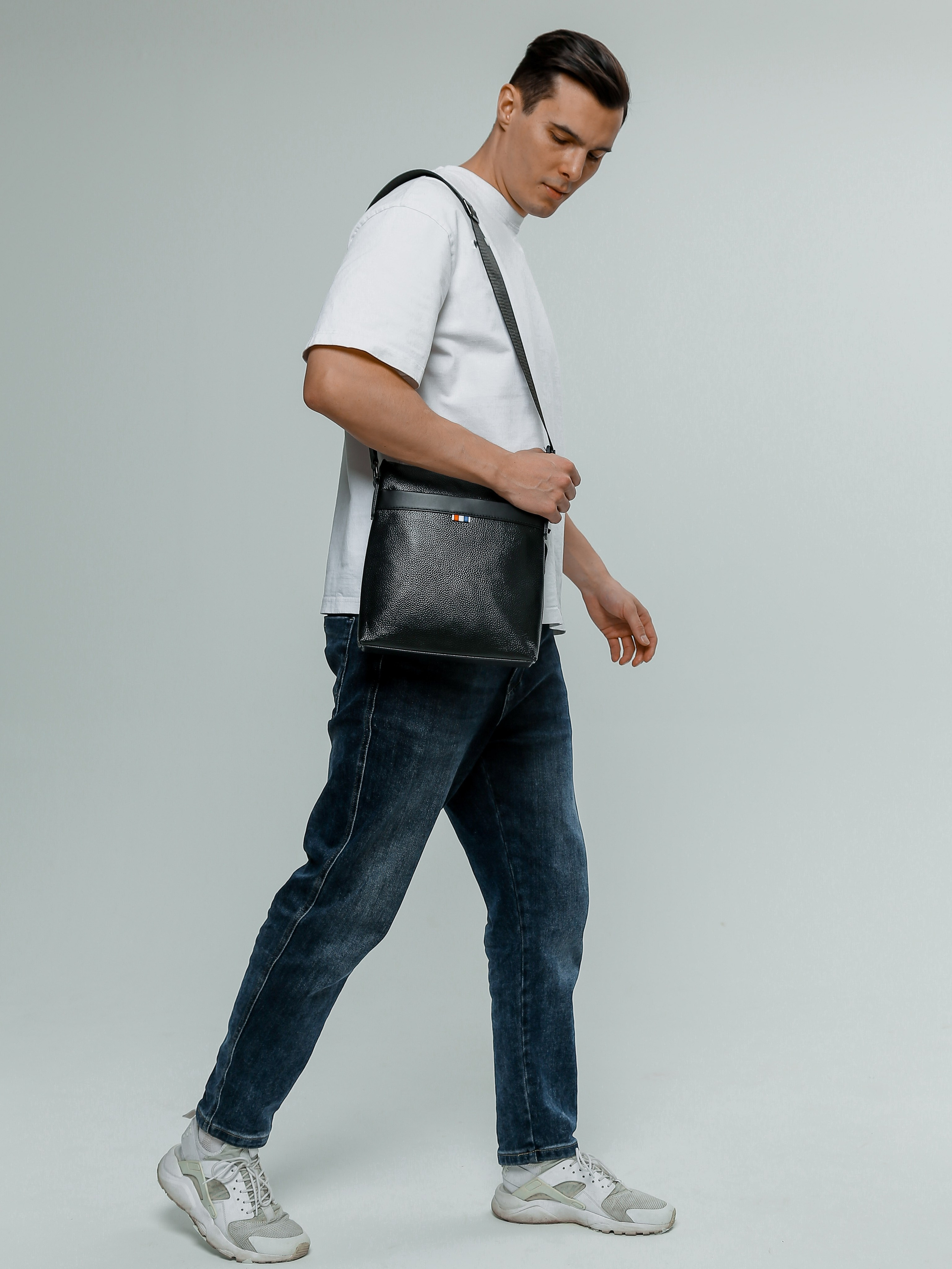 Коммерческая фотосессия мужских сумок для маркетплейсов и социальных сетей. Fashion фотограф в Санкт-Петербурге Савинова Ирина