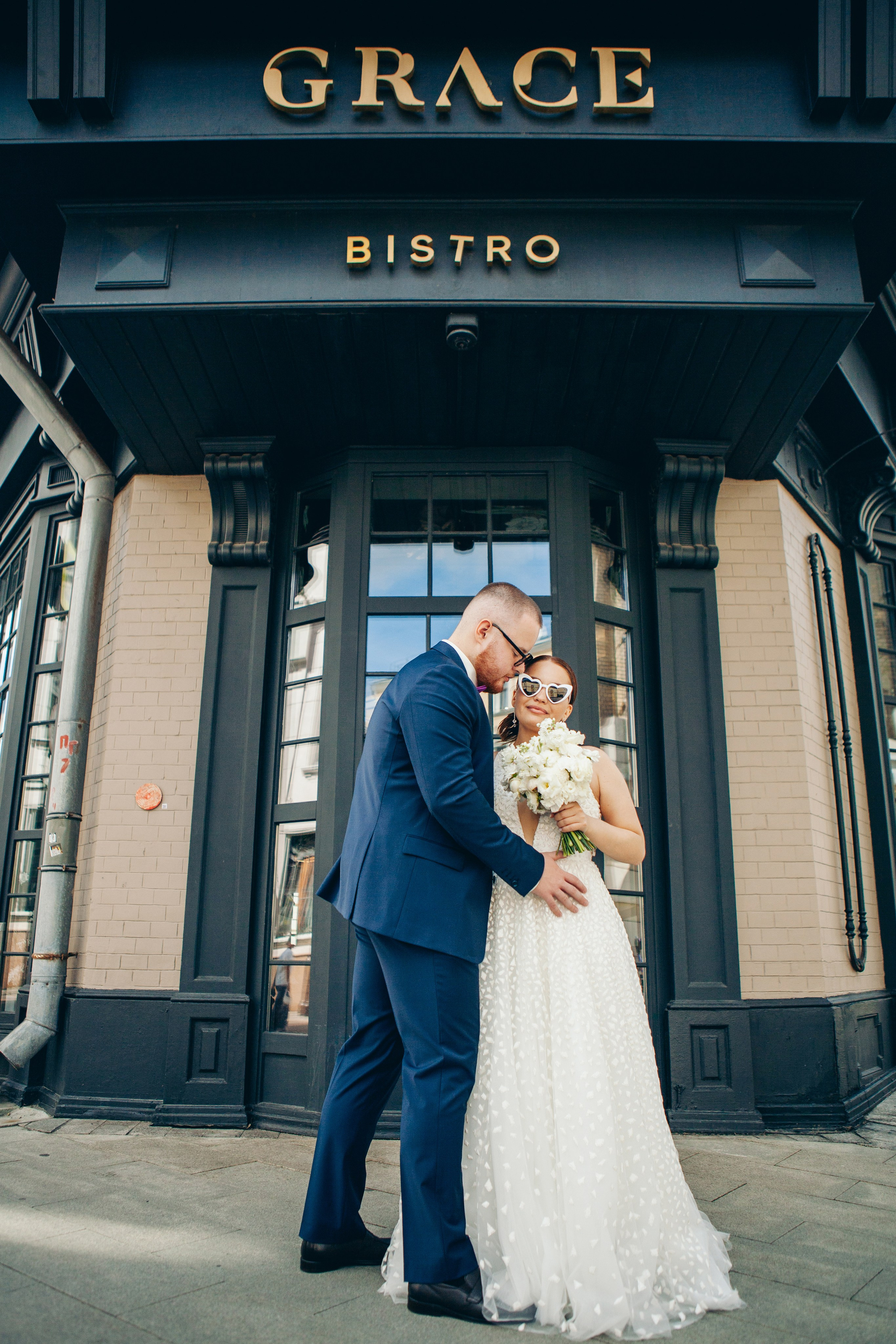 Свадебная фотосессия в отеле hartwell hotel и на патриарших прудах. Фотограф Ольга Ефремова