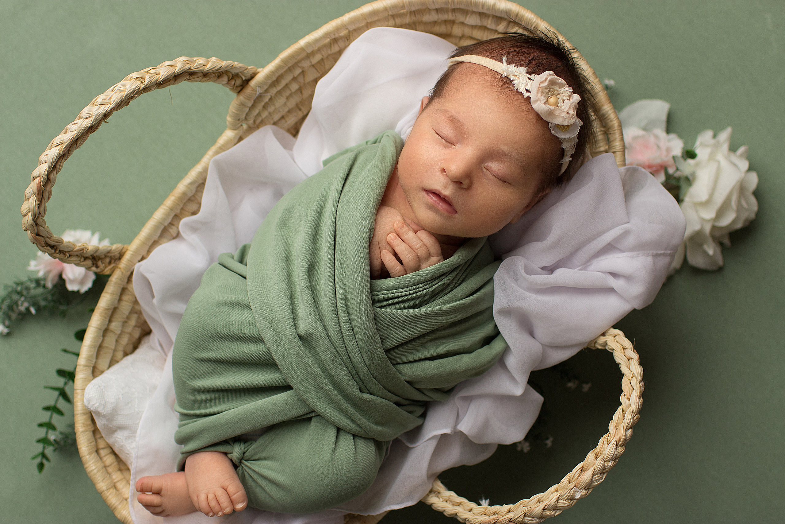 Фотосессия в стиле классического newborn 