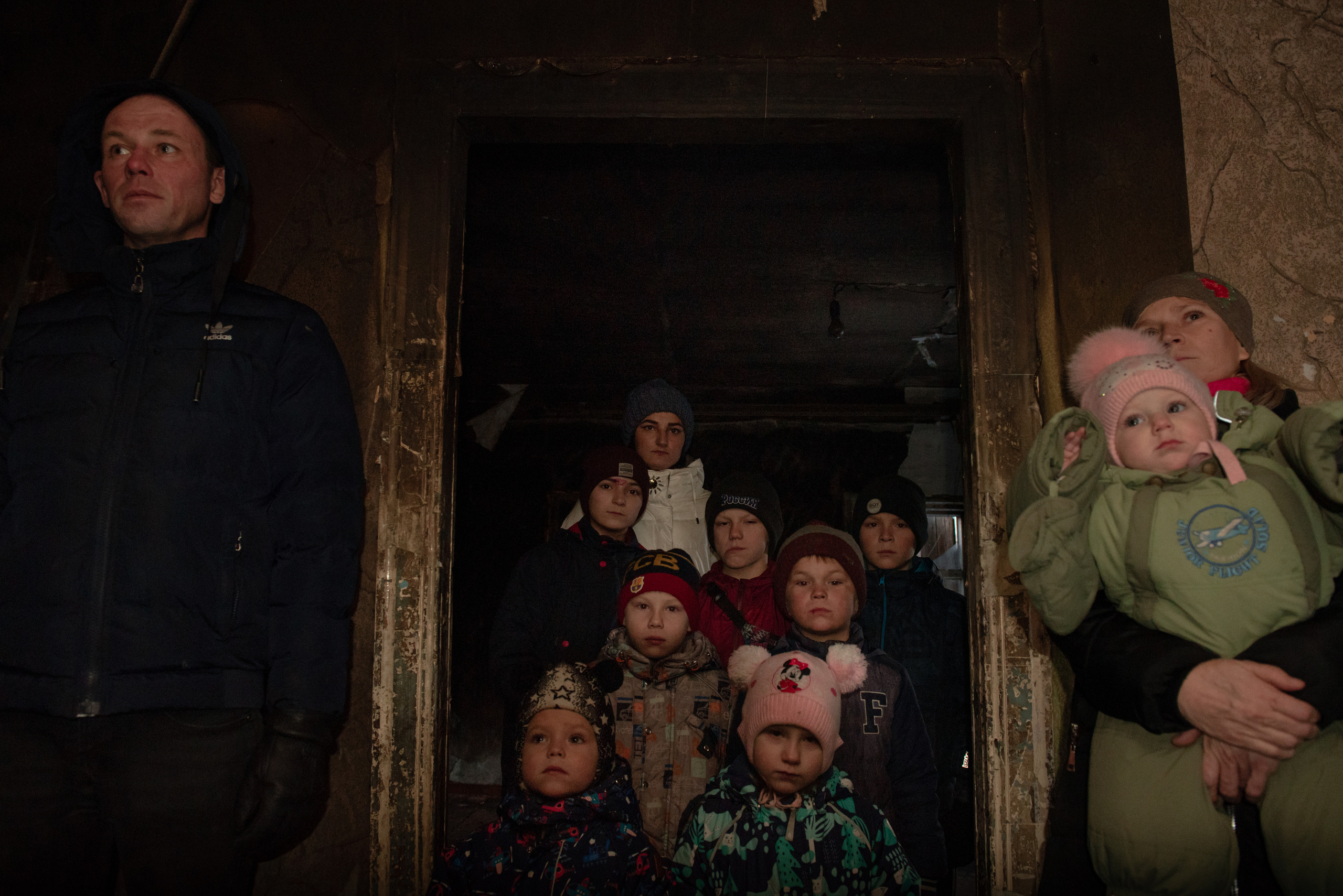 Пожар оставил без дома семью с 9 детьми. Репортажный фотограф Анна Диденко